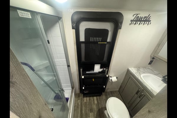 Brandon's Keystone Avalanche 390DS Fifth Wheel