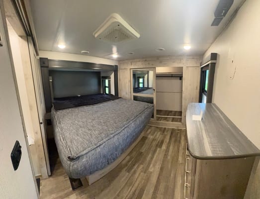 Brandon's Keystone Avalanche 390DS Fifth Wheel