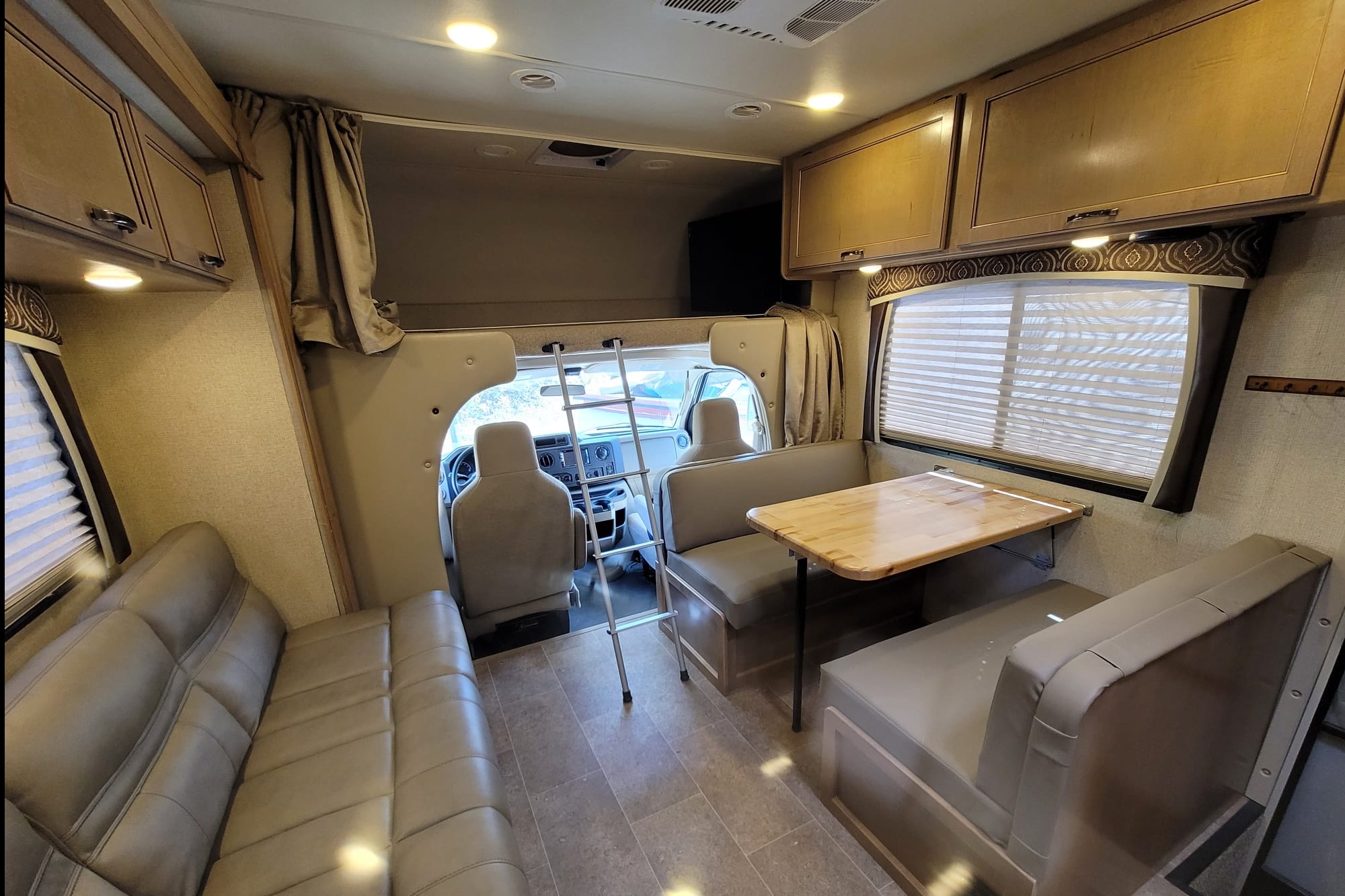 Sleeps 10, A/C, 2 Large Slide Outs, PRIVATE Queen Bedroom, Bunkhouse