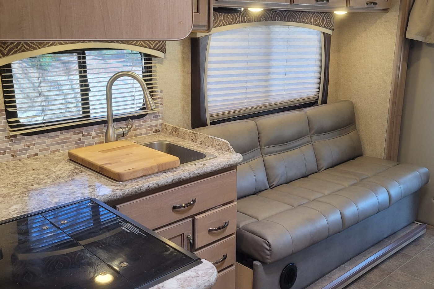 Sleeps 10, A/C, 2 Large Slide Outs, PRIVATE Queen Bedroom, Bunkhouse
