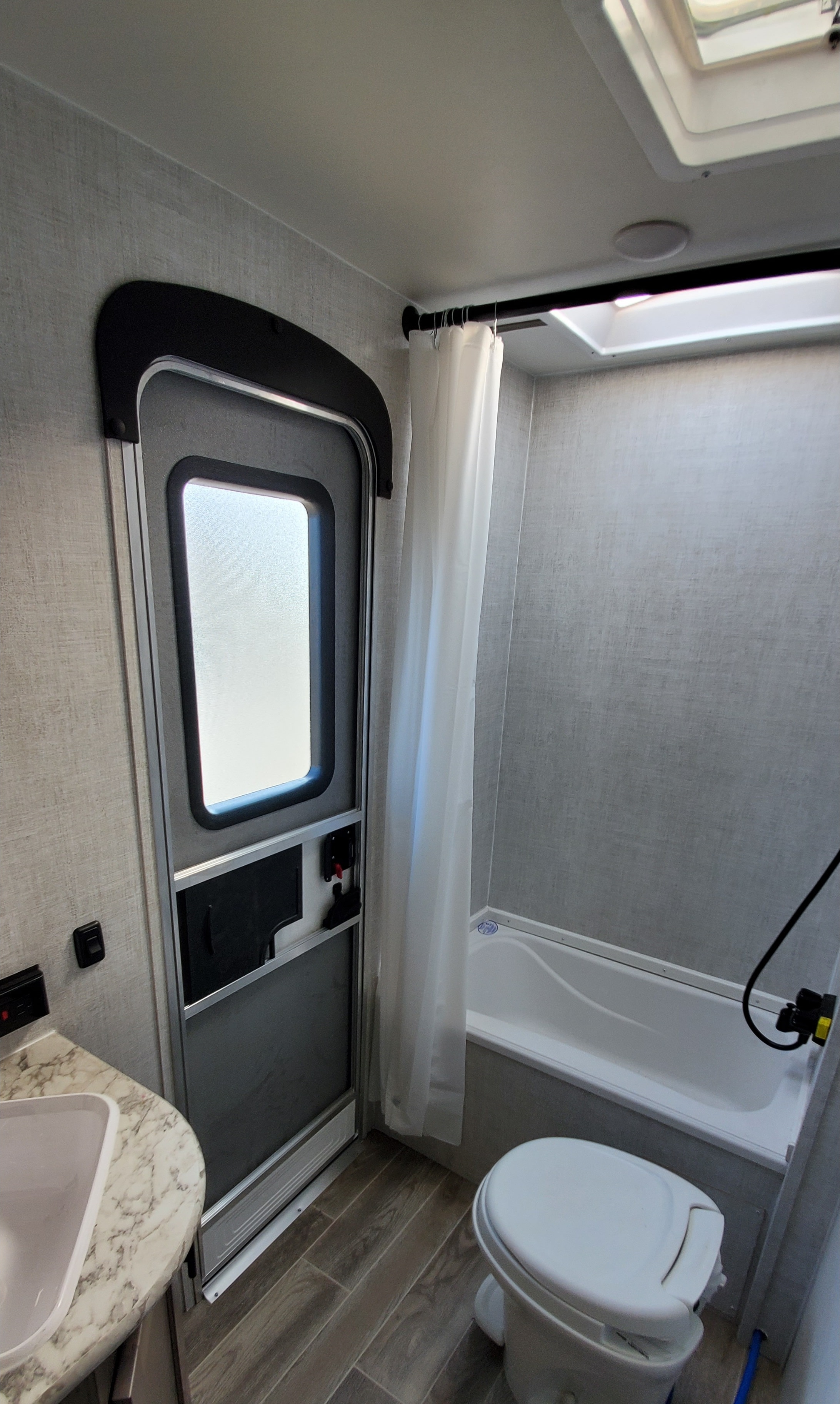 Gulf Stream Enlighten 27BHS Travel Trailer