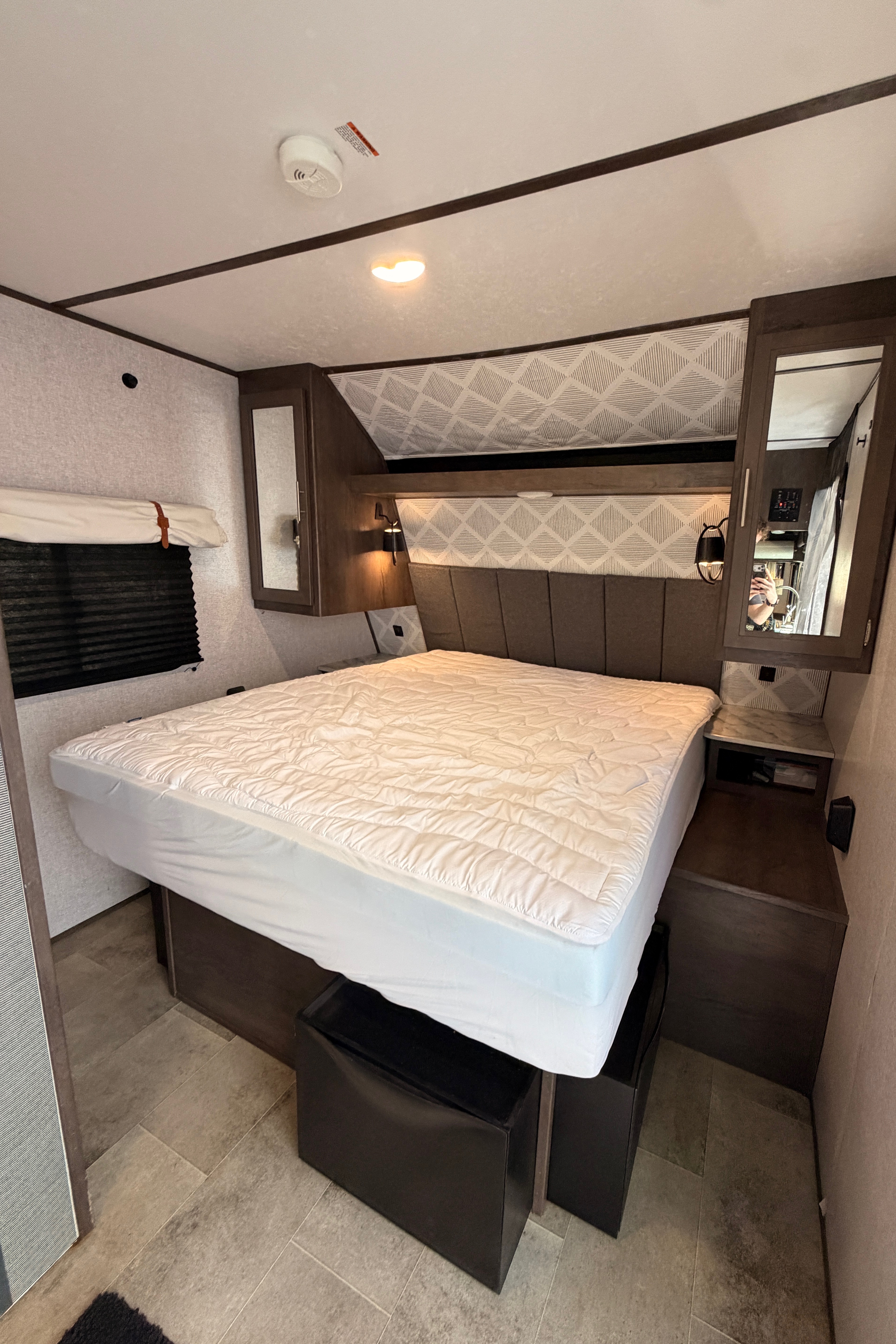 Coleman Lantern 202RDWE Travel Trailer