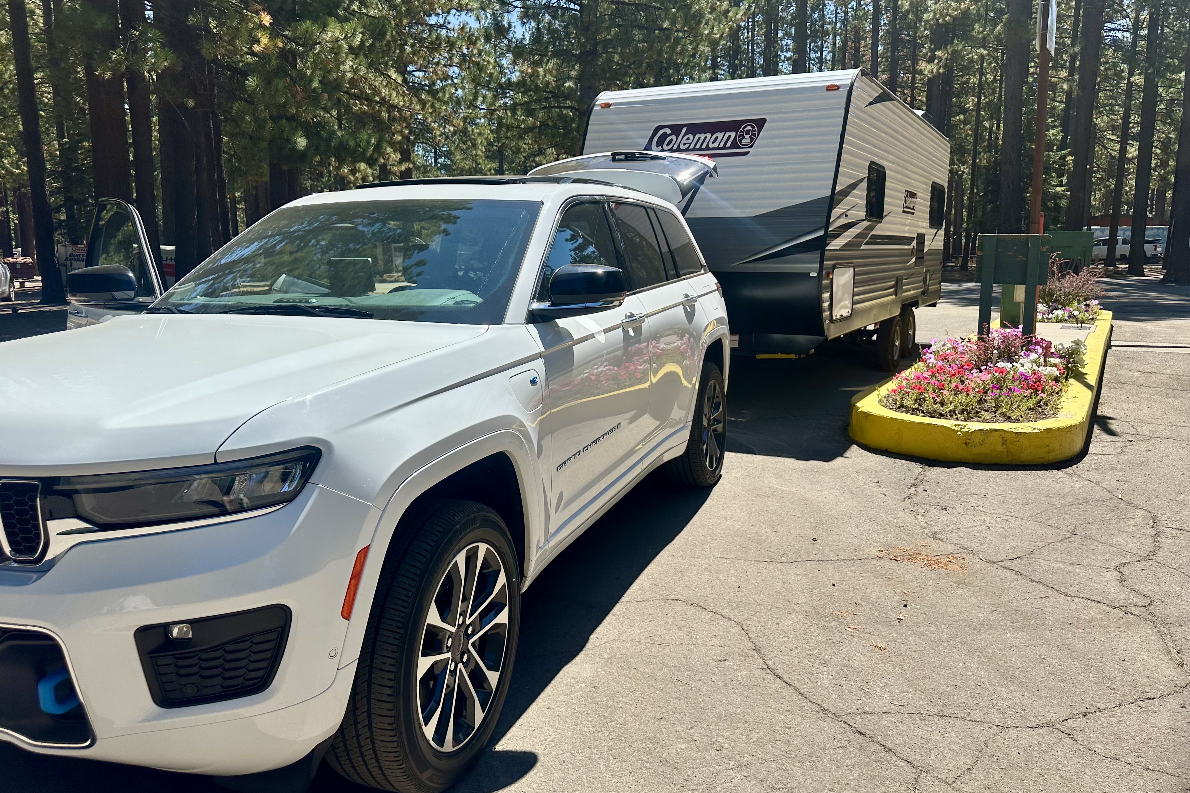 Coleman Lantern 202RDWE Travel Trailer