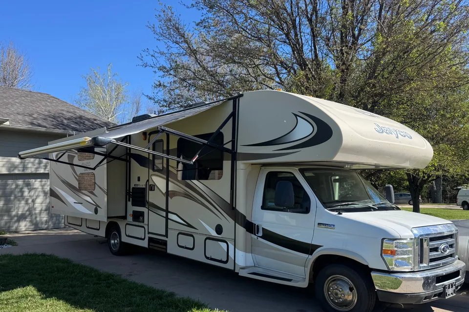 Wade's Jayco Greyhawk Class C