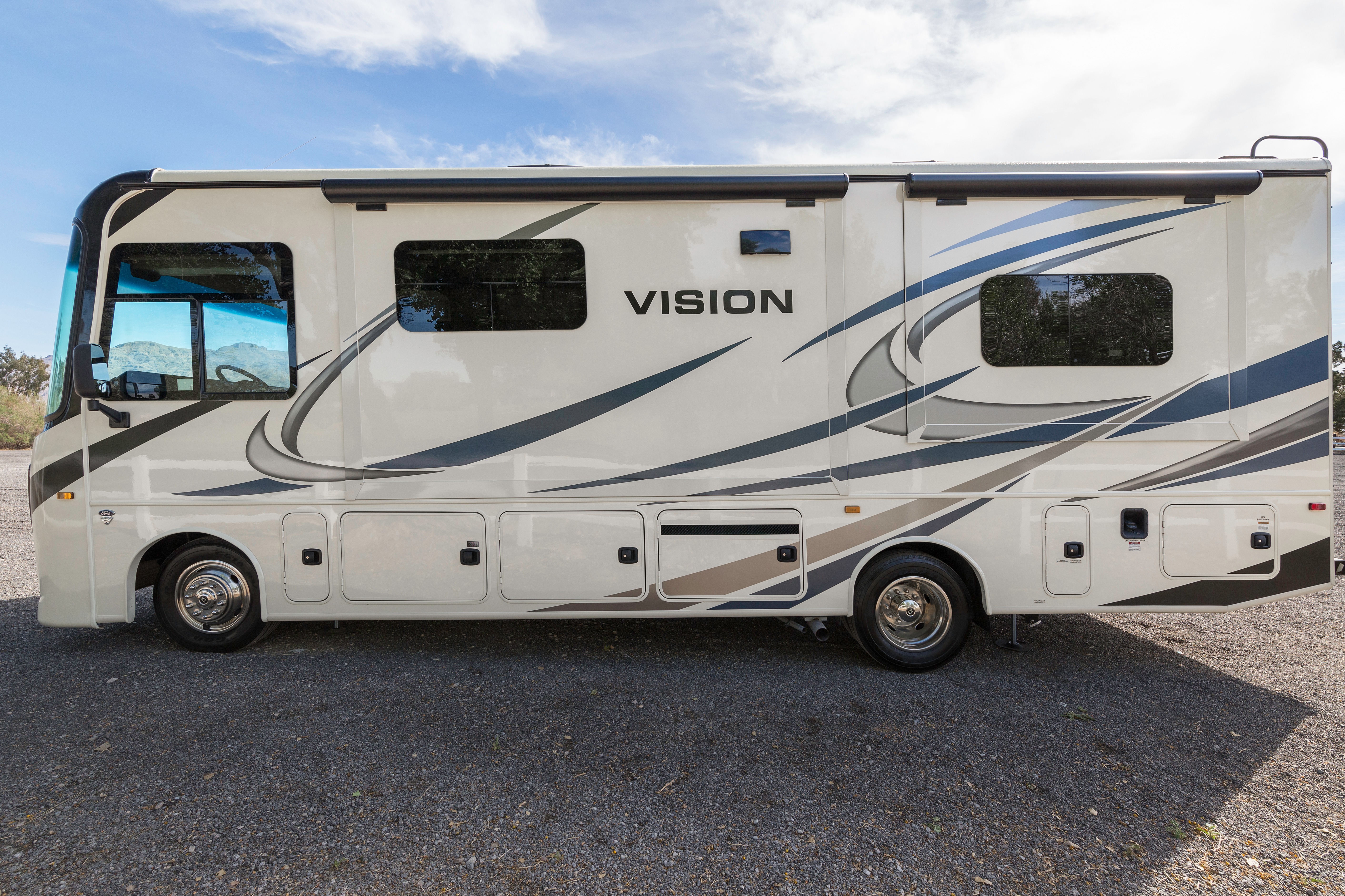 2021 Entegra Coach Sleeps 8