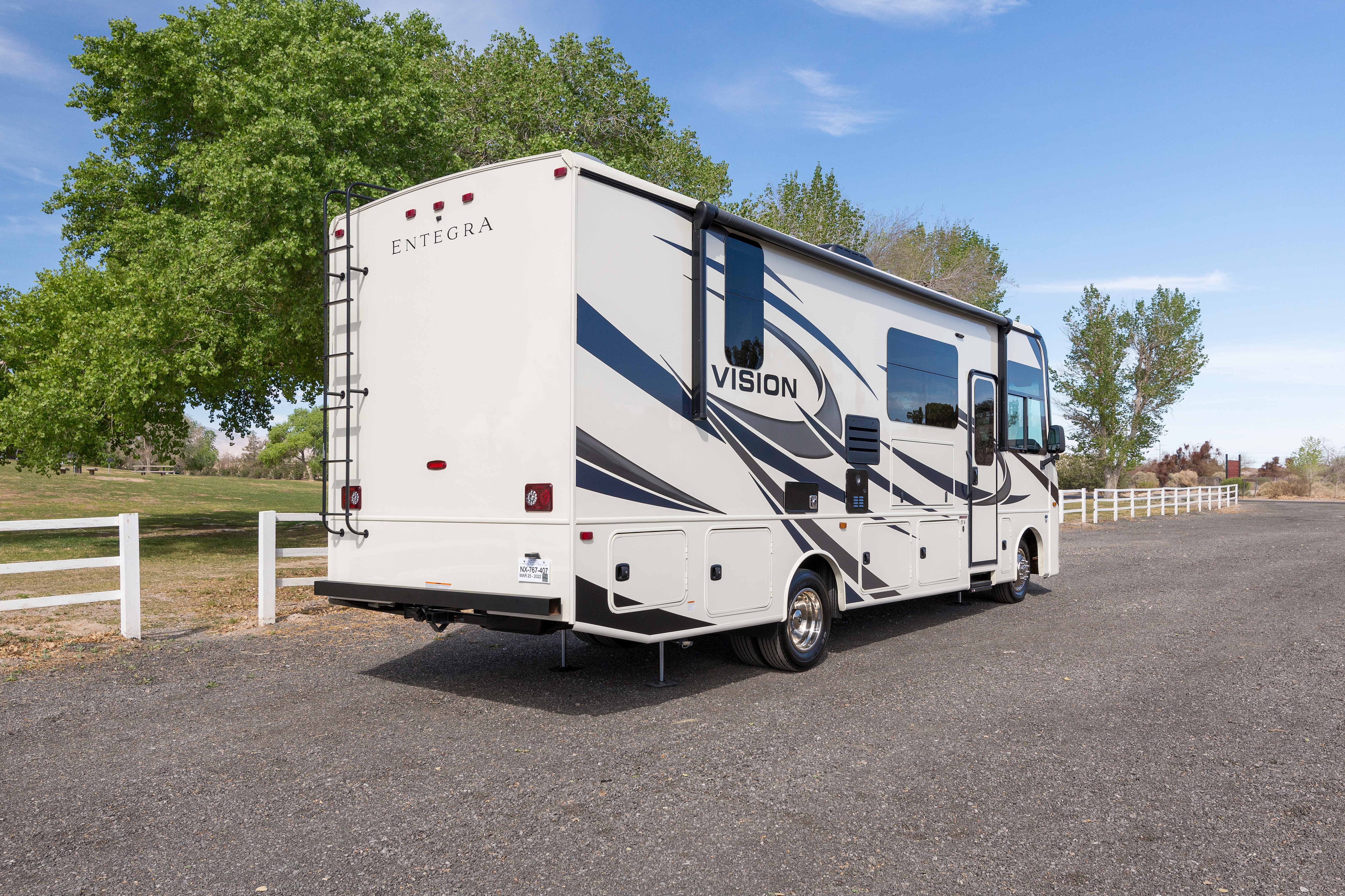 2021 Entegra Coach Sleeps 8