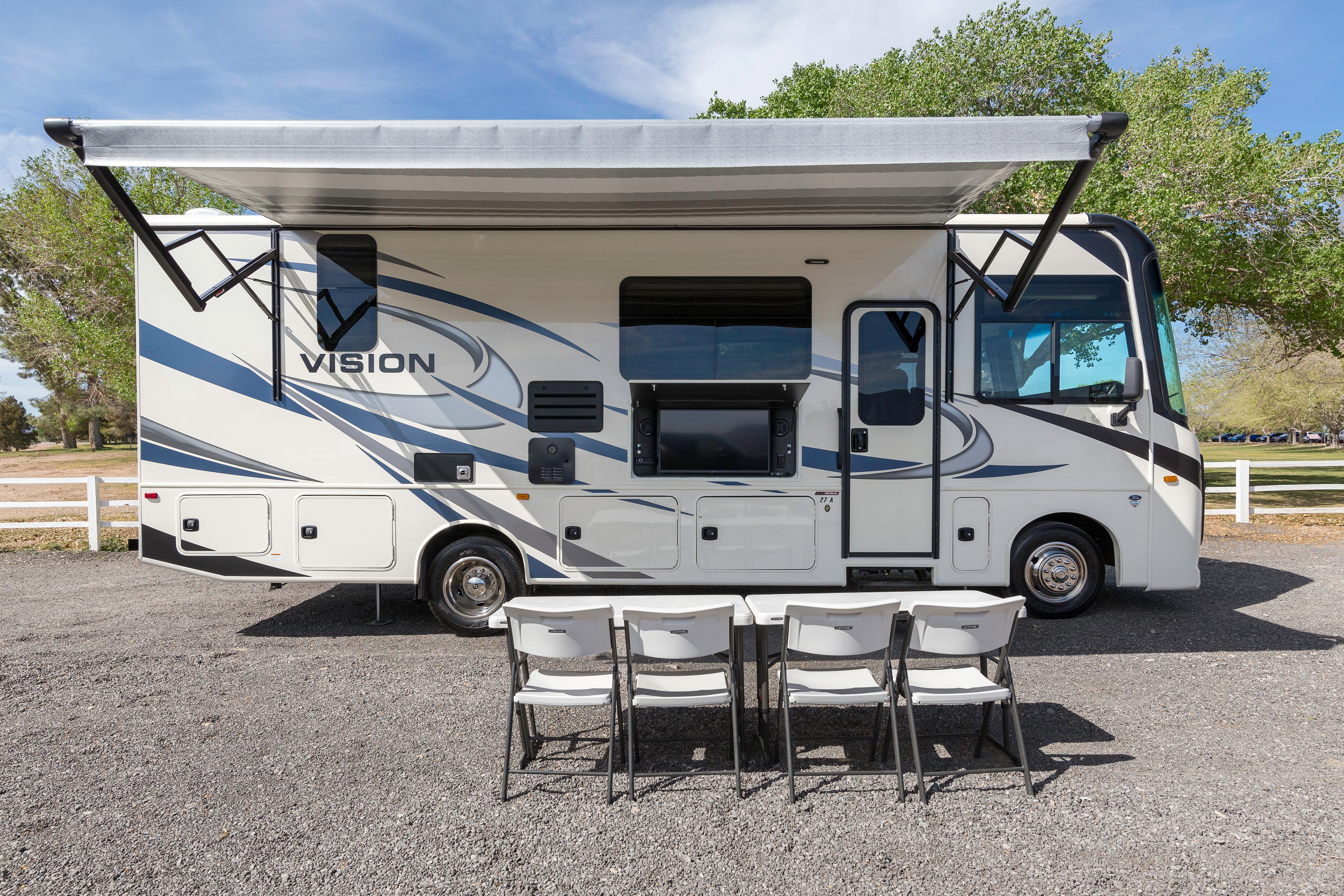 2021 Entegra Coach Sleeps 8