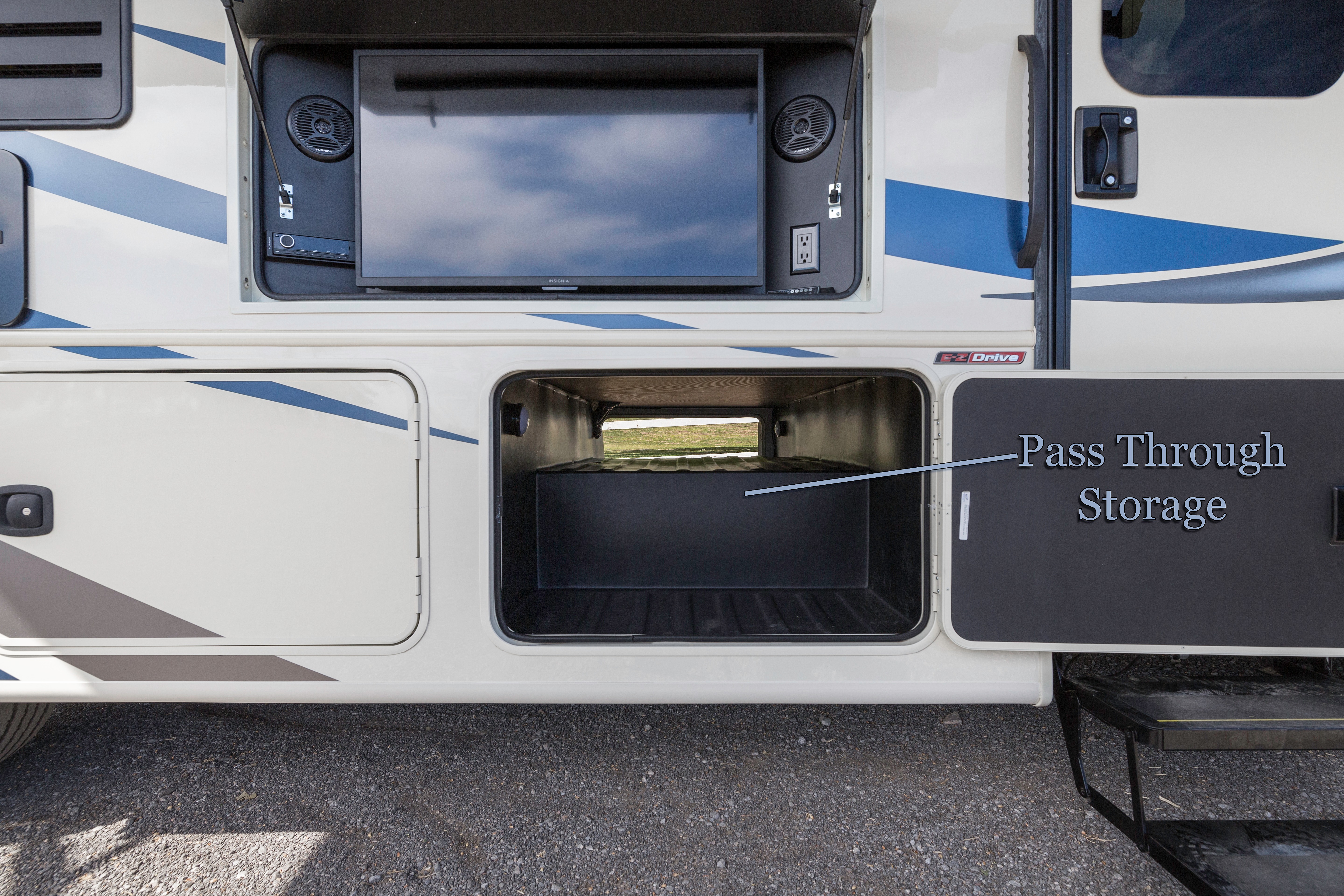 2021 Entegra Coach Sleeps 8