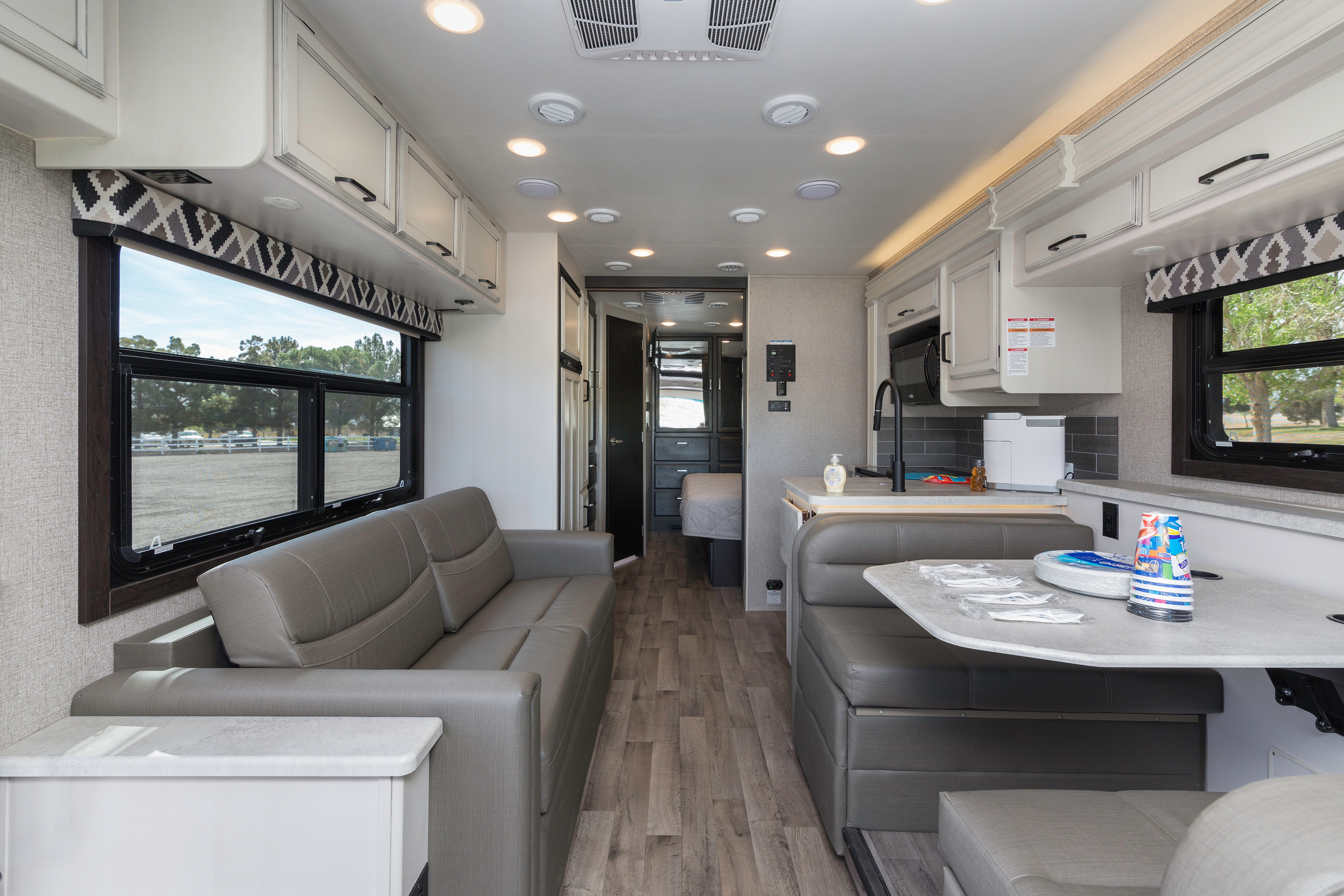 2021 Entegra Coach Sleeps 8
