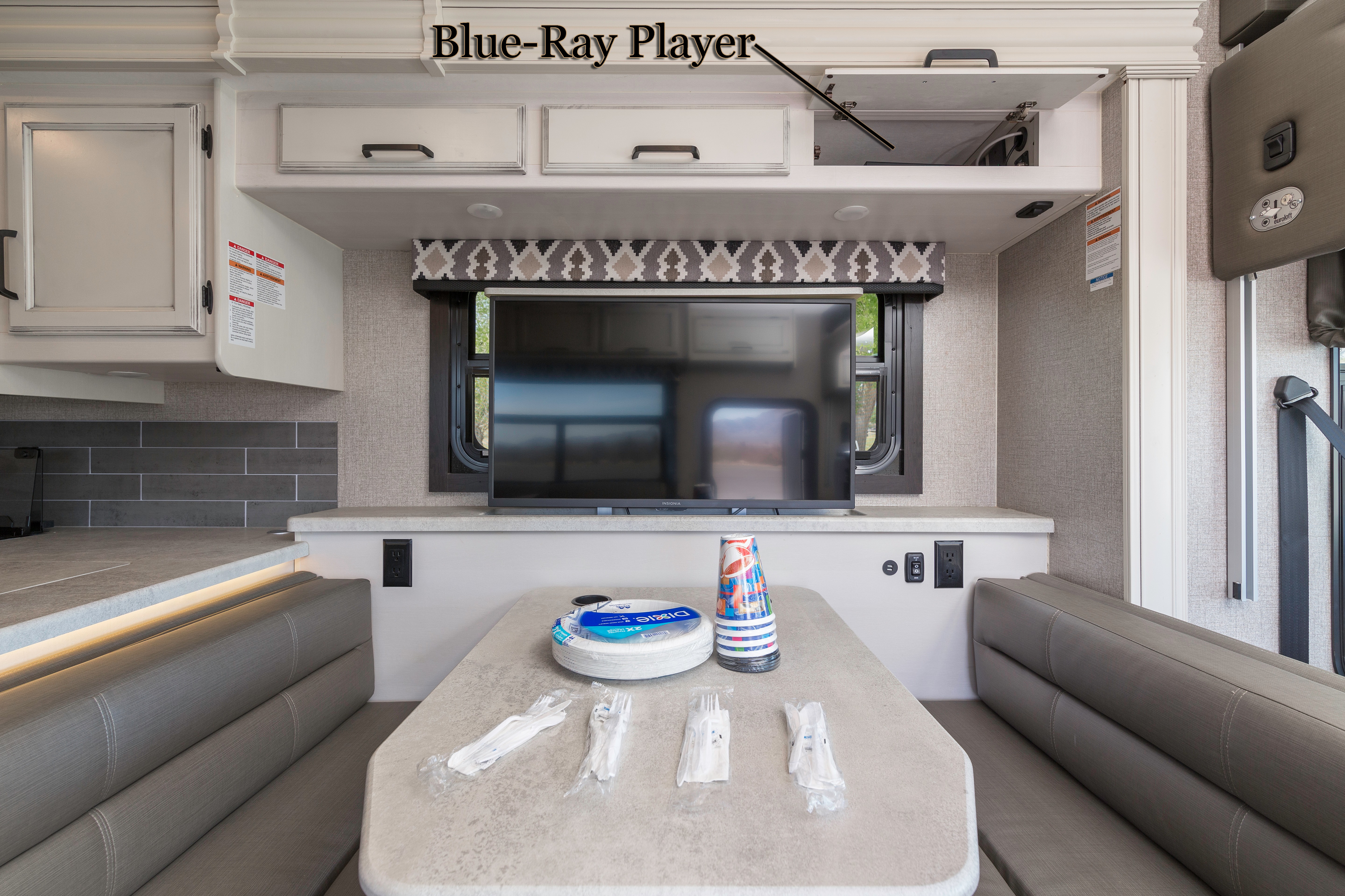 2021 Entegra Coach Sleeps 8