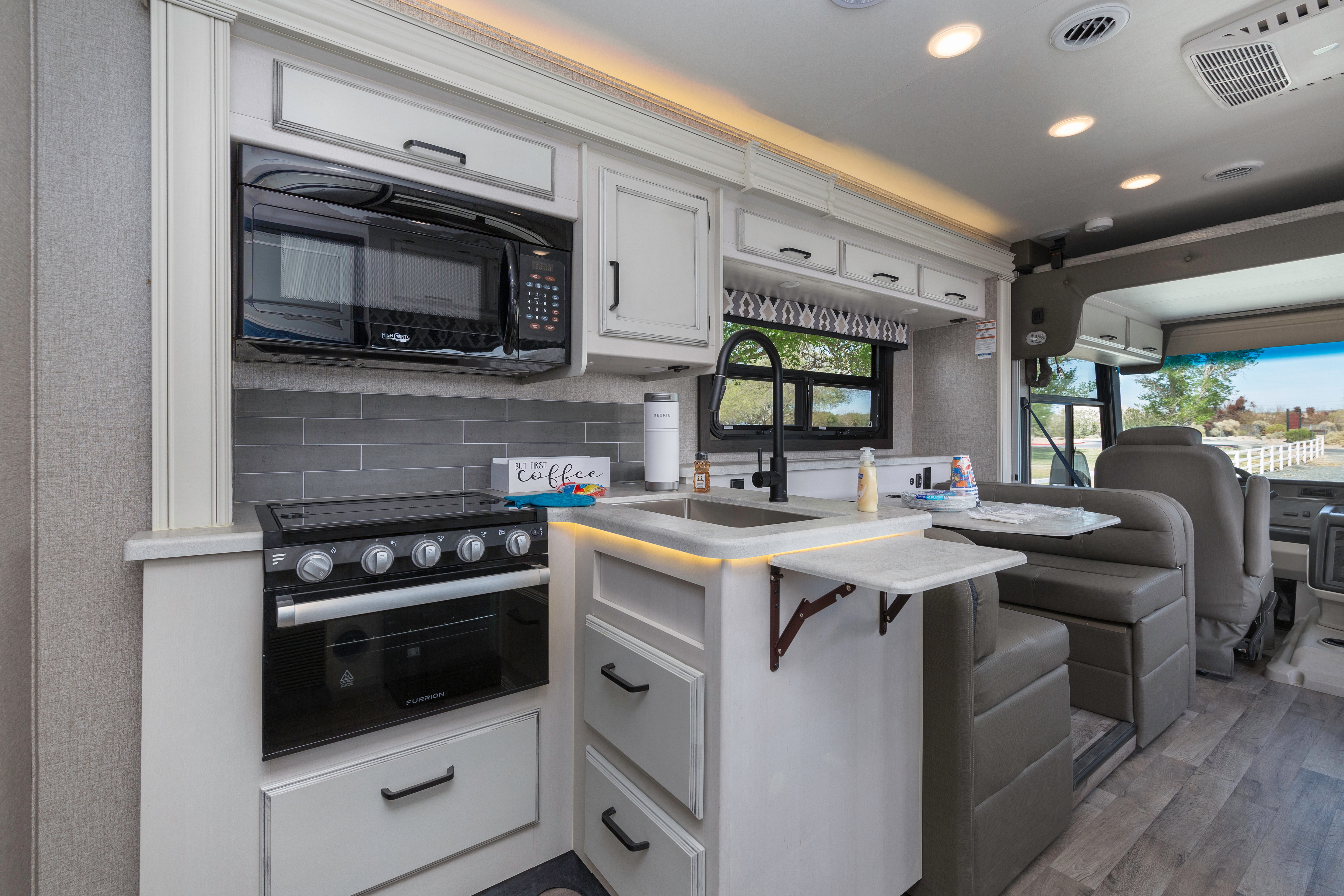 2021 Entegra Coach Sleeps 8