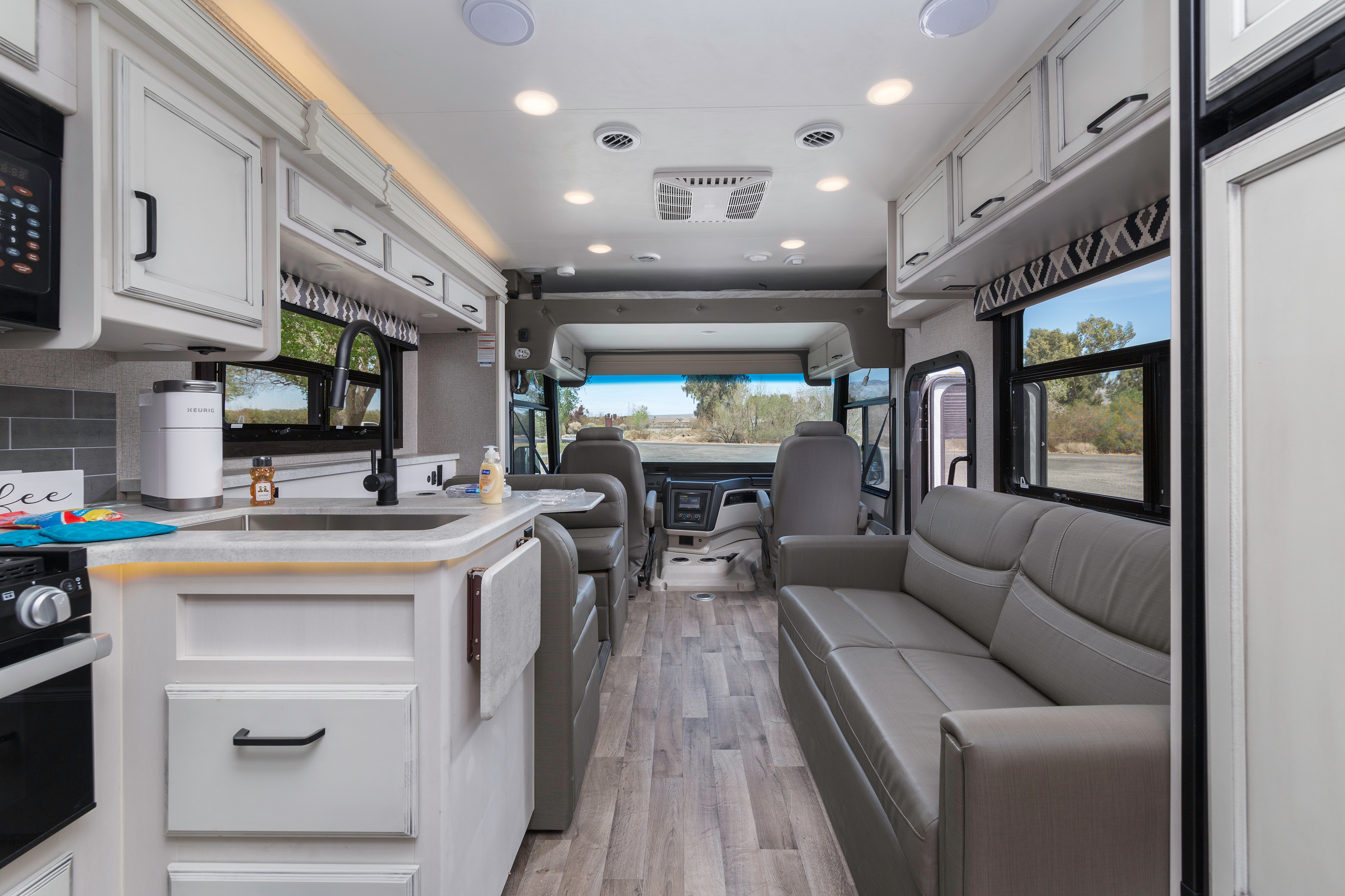 2021 Entegra Coach Sleeps 8