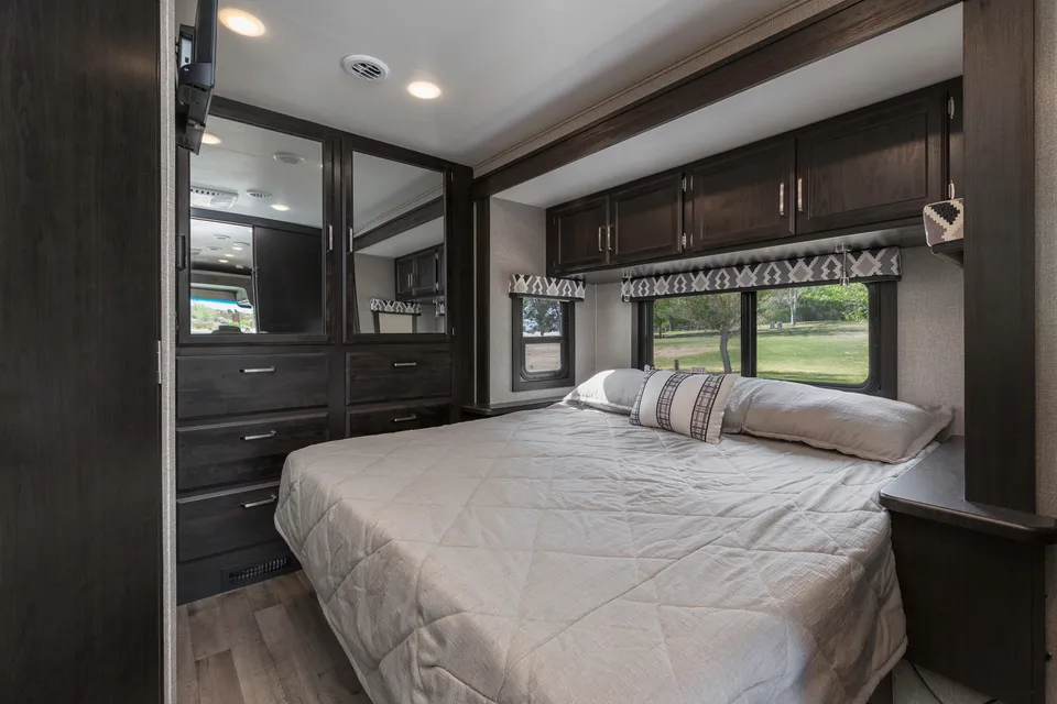 2021 Entegra Coach Sleeps 8