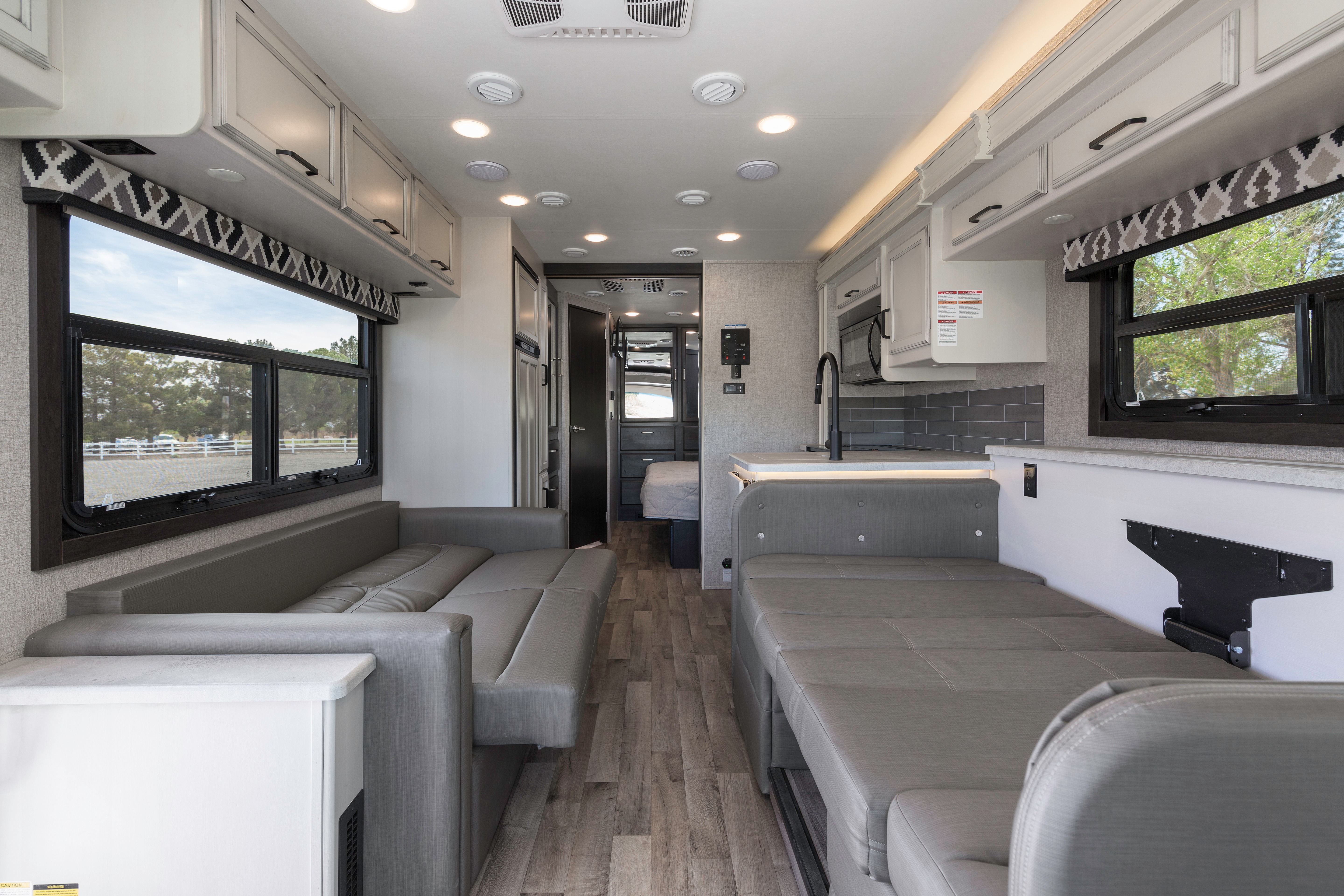 2021 Entegra Coach Sleeps 8