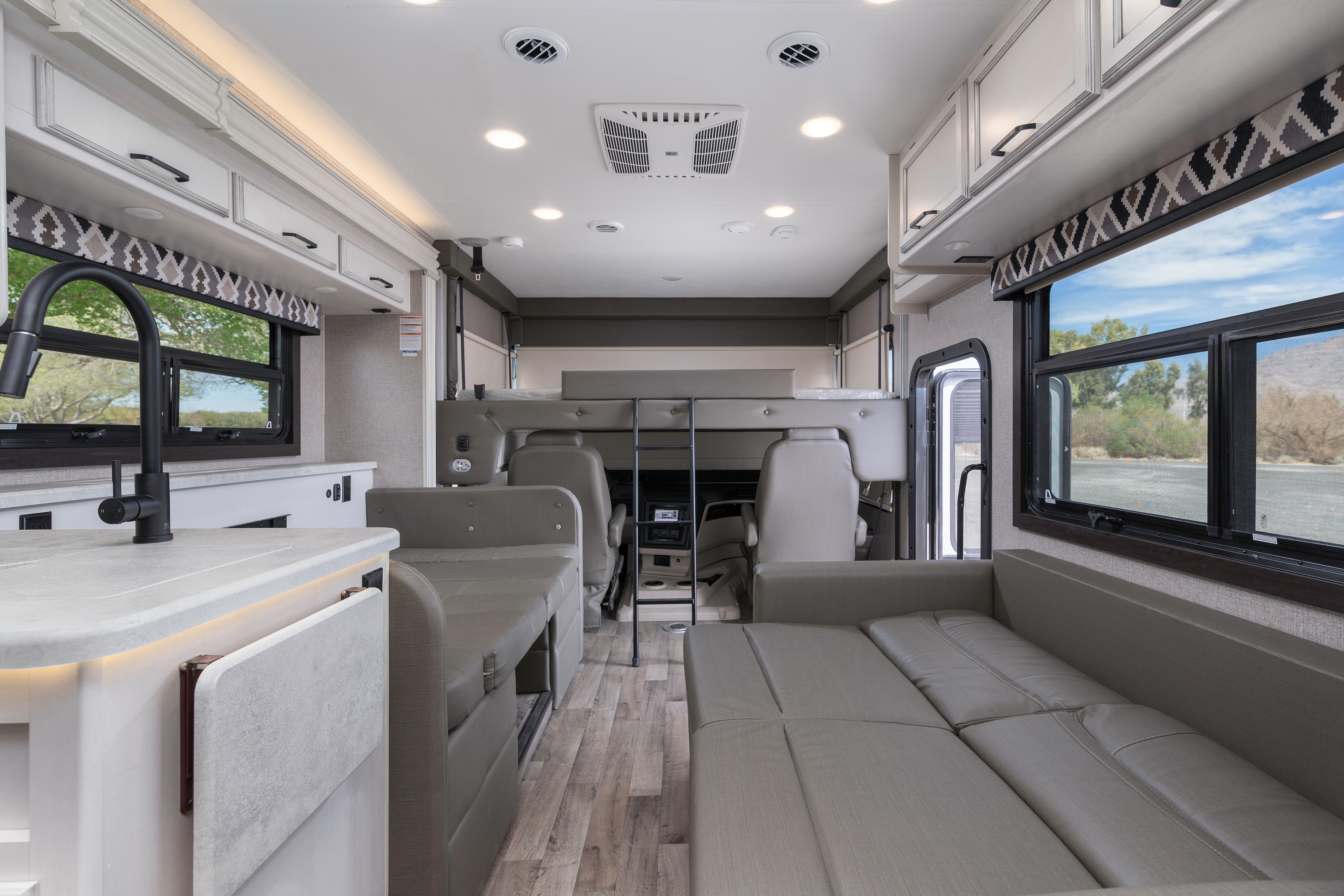 2021 Entegra Coach Sleeps 8