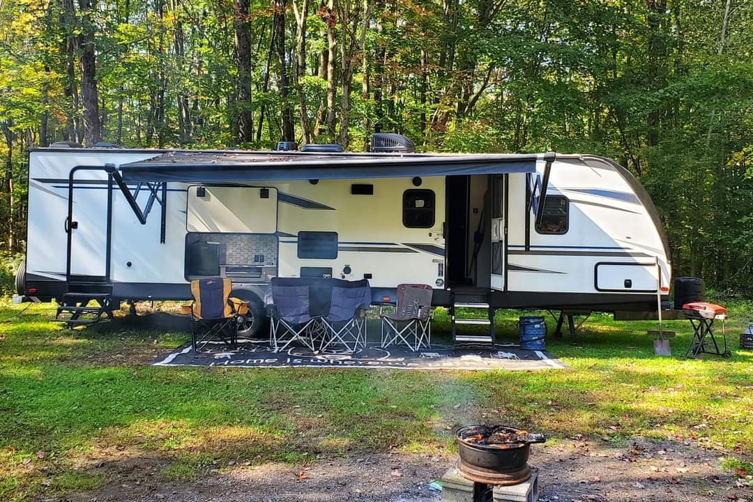 Kip's Forest River Mallard m312 Travel Trailer