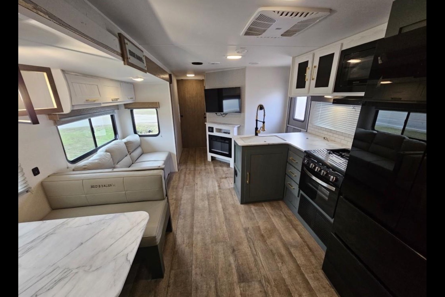 2 Bedroom 1.5 Bath Eddie Bauer Luxury