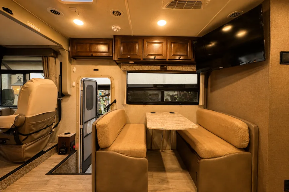 🏕️ Perfect Adventure Awaits! | 2019 Thor Windsport 29M