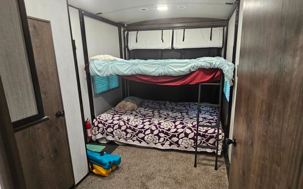 Deep South Camping Heartland T322 Toy Hauler