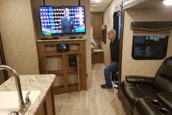 Trailer Toyhauler with lots of space for family and toys-