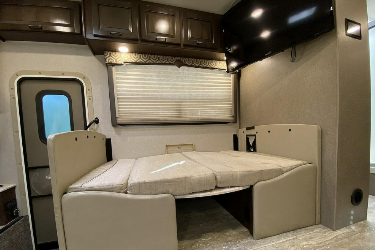 [31] Stress Free RVs - 2018 XL Class A - Hurricane - Midsize