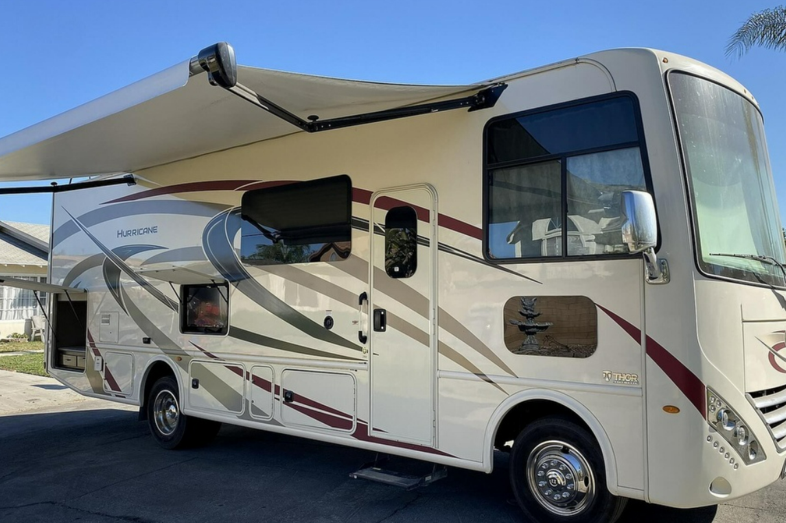 [31] Stress Free RVs - 2018 XL Class A - Hurricane - Midsize