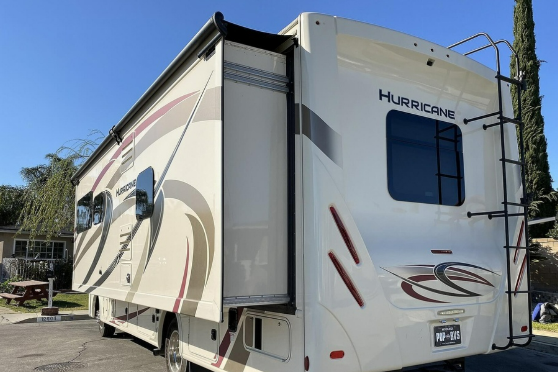 [31] Stress Free RVs - 2018 XL Class A - Hurricane - Midsize