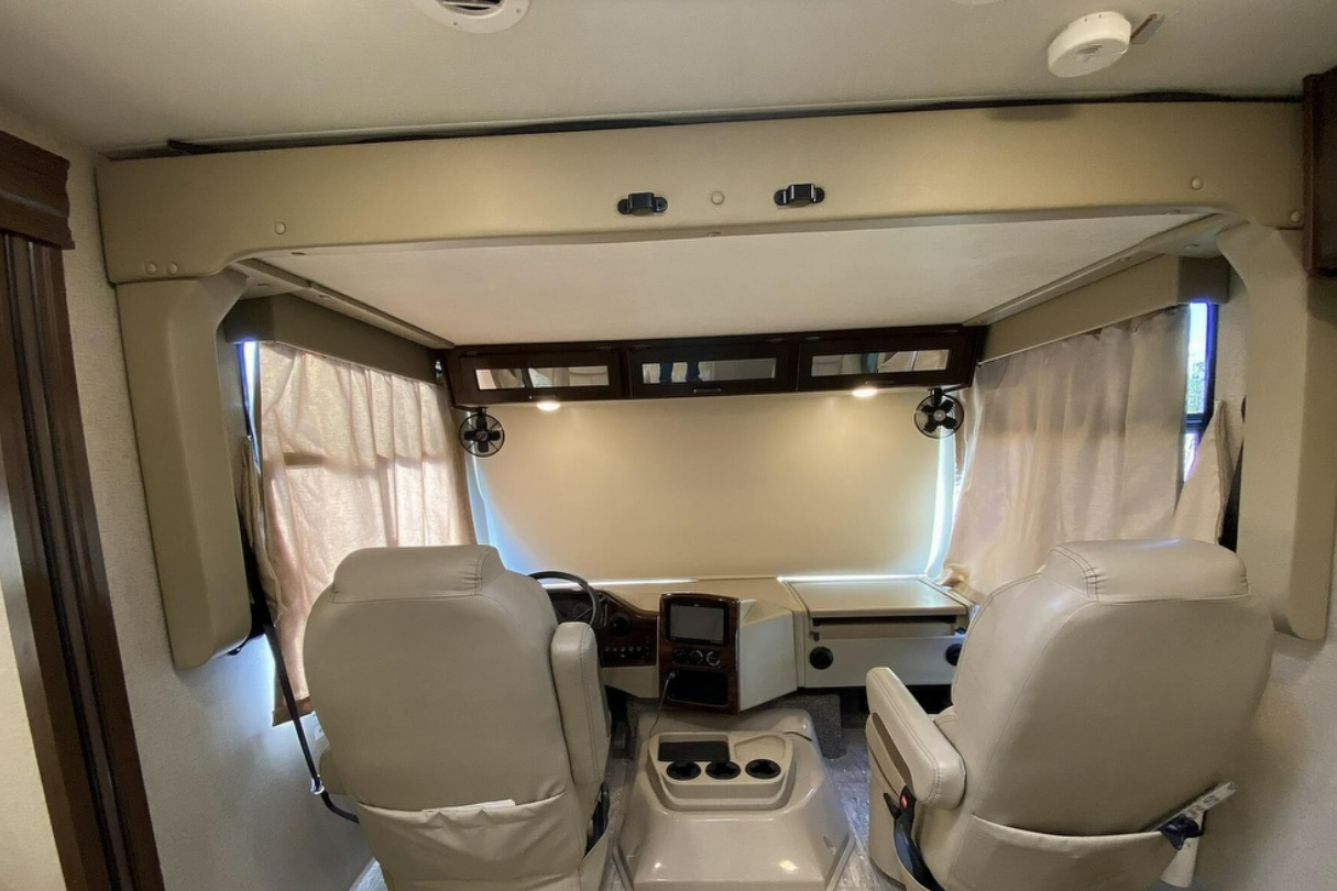 [31] Stress Free RVs - 2018 XL Class A - Hurricane - Midsize