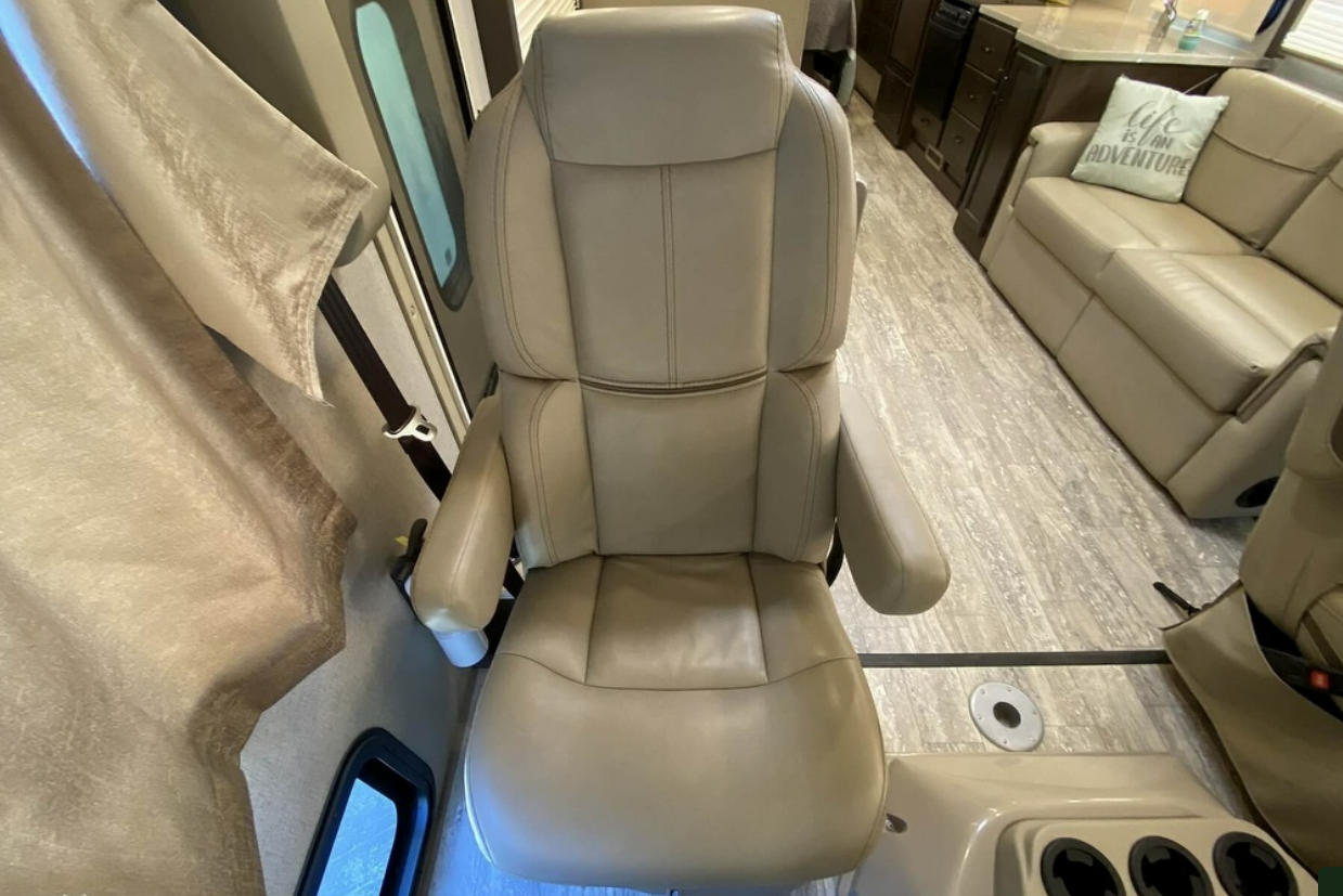 [31] Stress Free RVs - 2018 XL Class A - Hurricane - Midsize