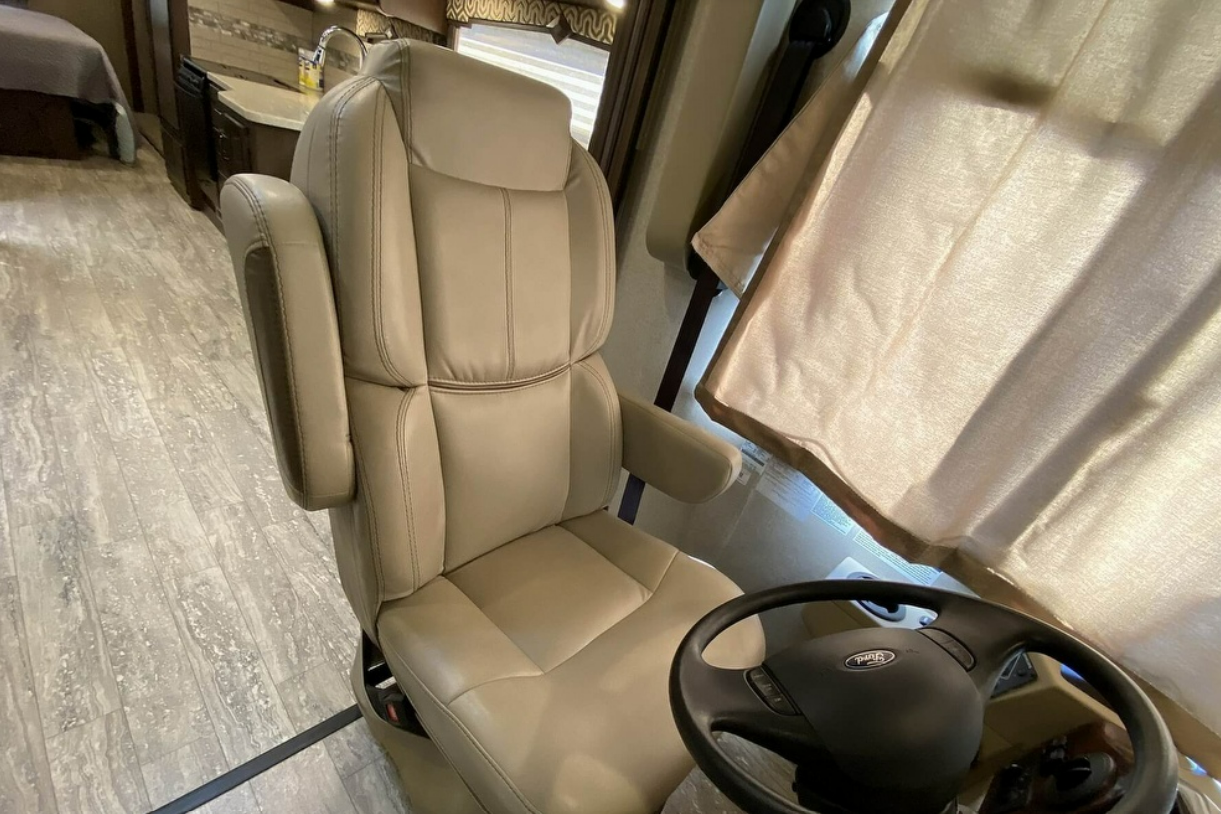 [31] Stress Free RVs - 2018 XL Class A - Hurricane - Midsize