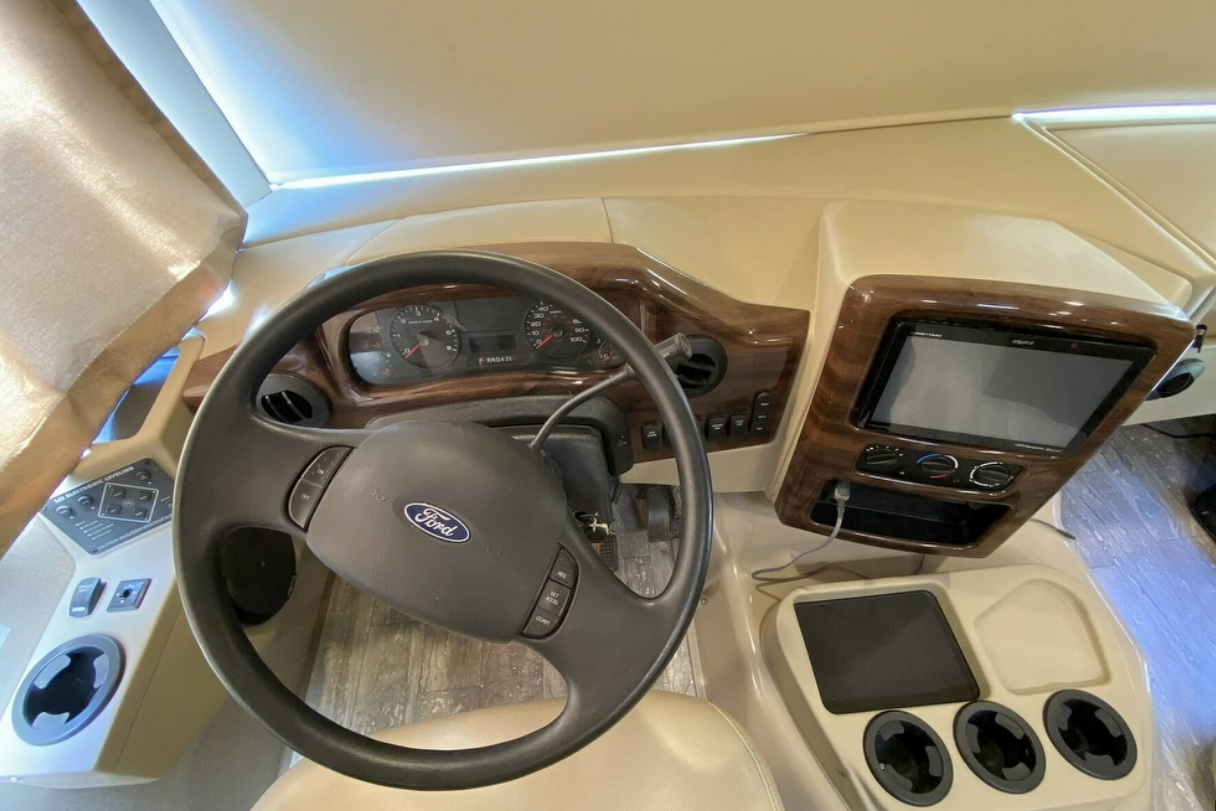 [31] Stress Free RVs - 2018 XL Class A - Hurricane - Midsize