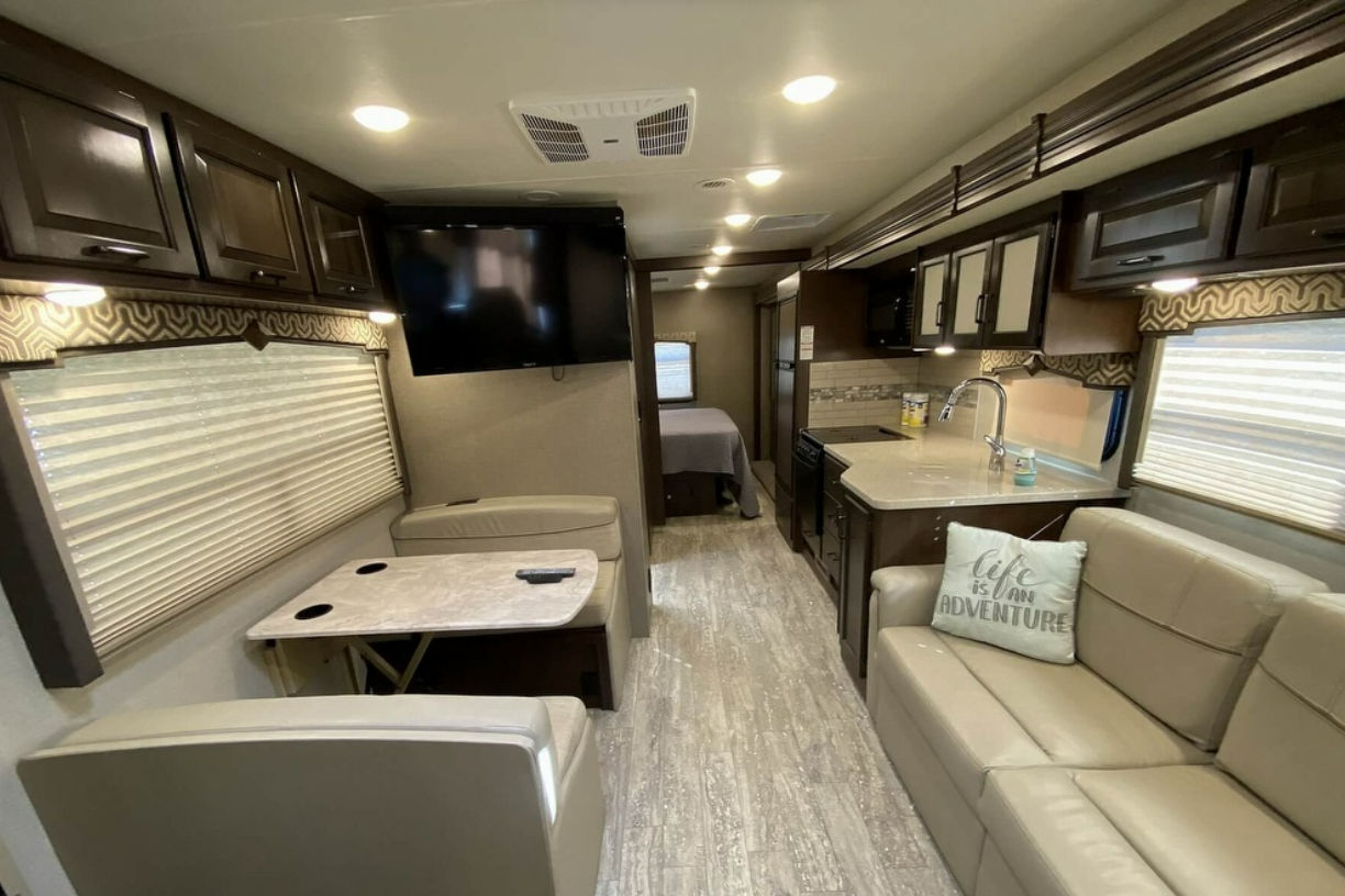[31] Stress Free RVs - 2018 XL Class A - Hurricane - Midsize