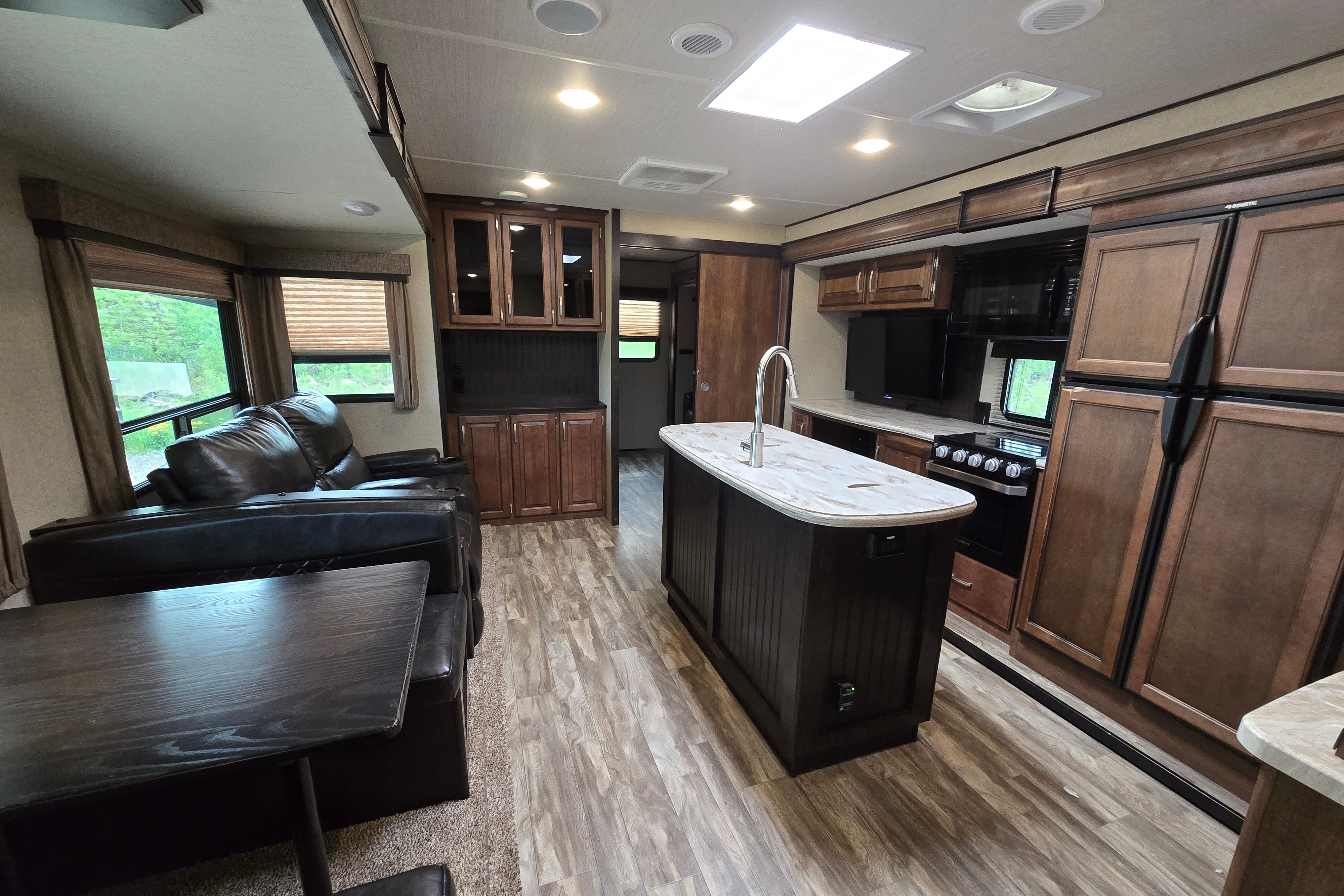 DOW RV ON 7-SIXTY