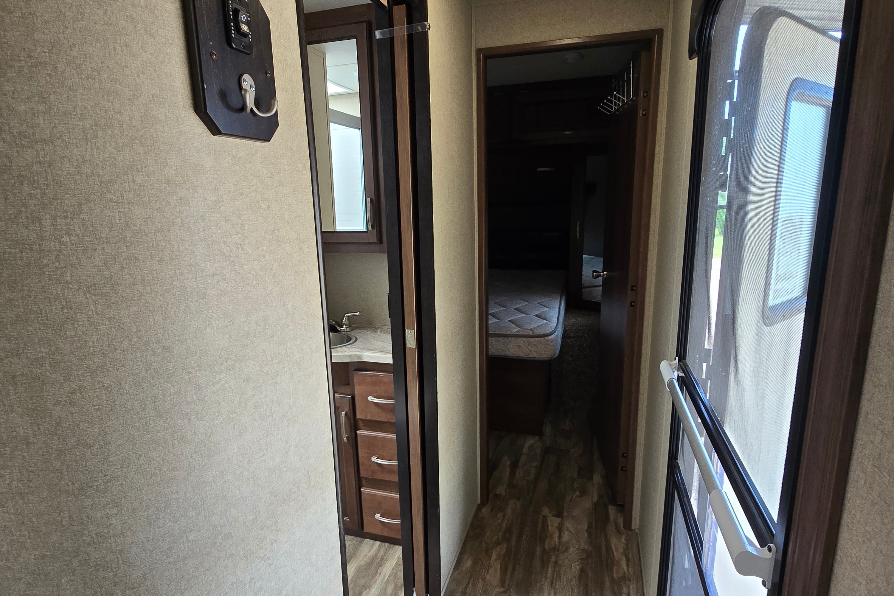 DOW RV ON 7-SIXTY