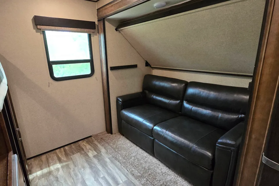 DOW RV ON 7-SIXTY