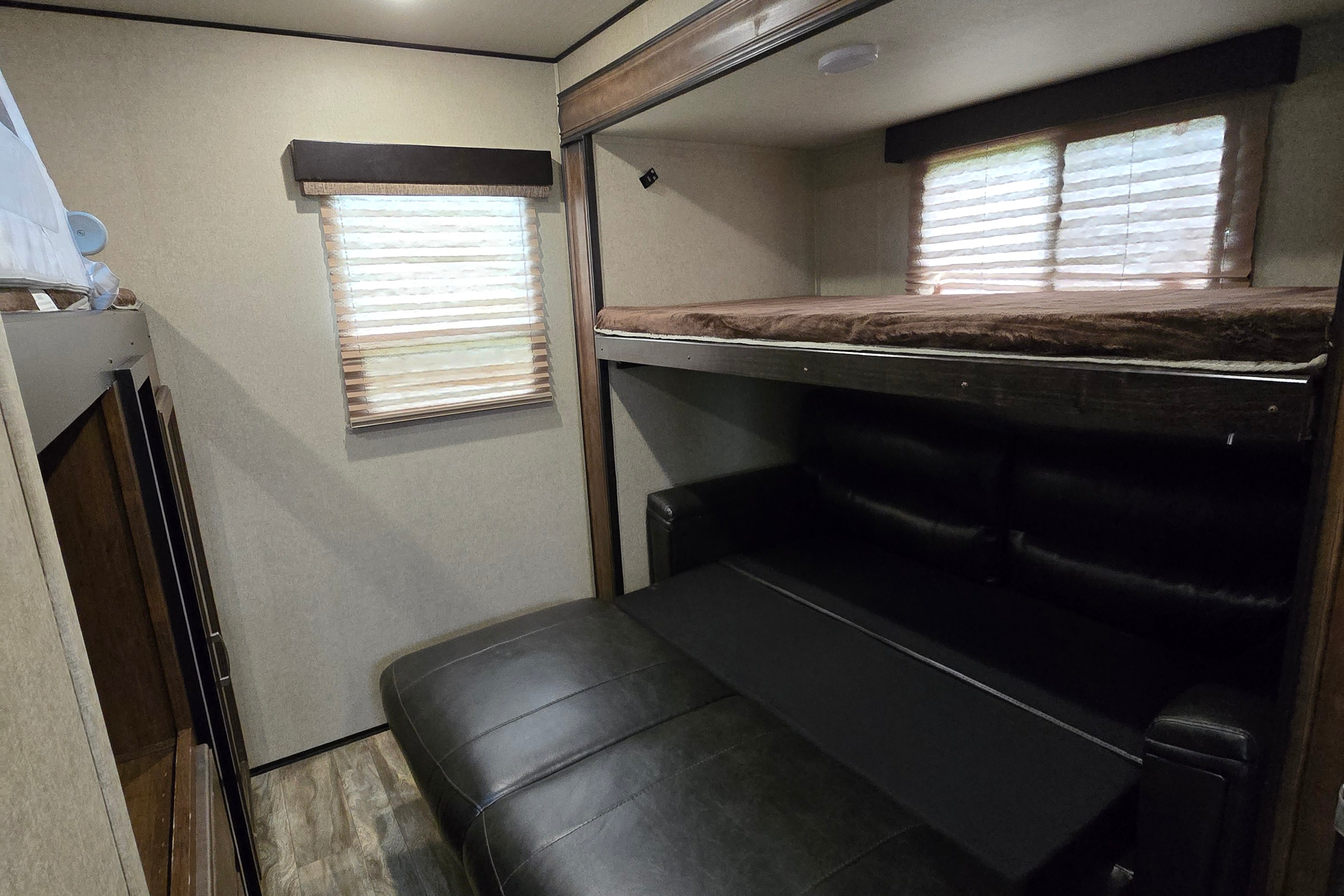 DOW RV ON 7-SIXTY