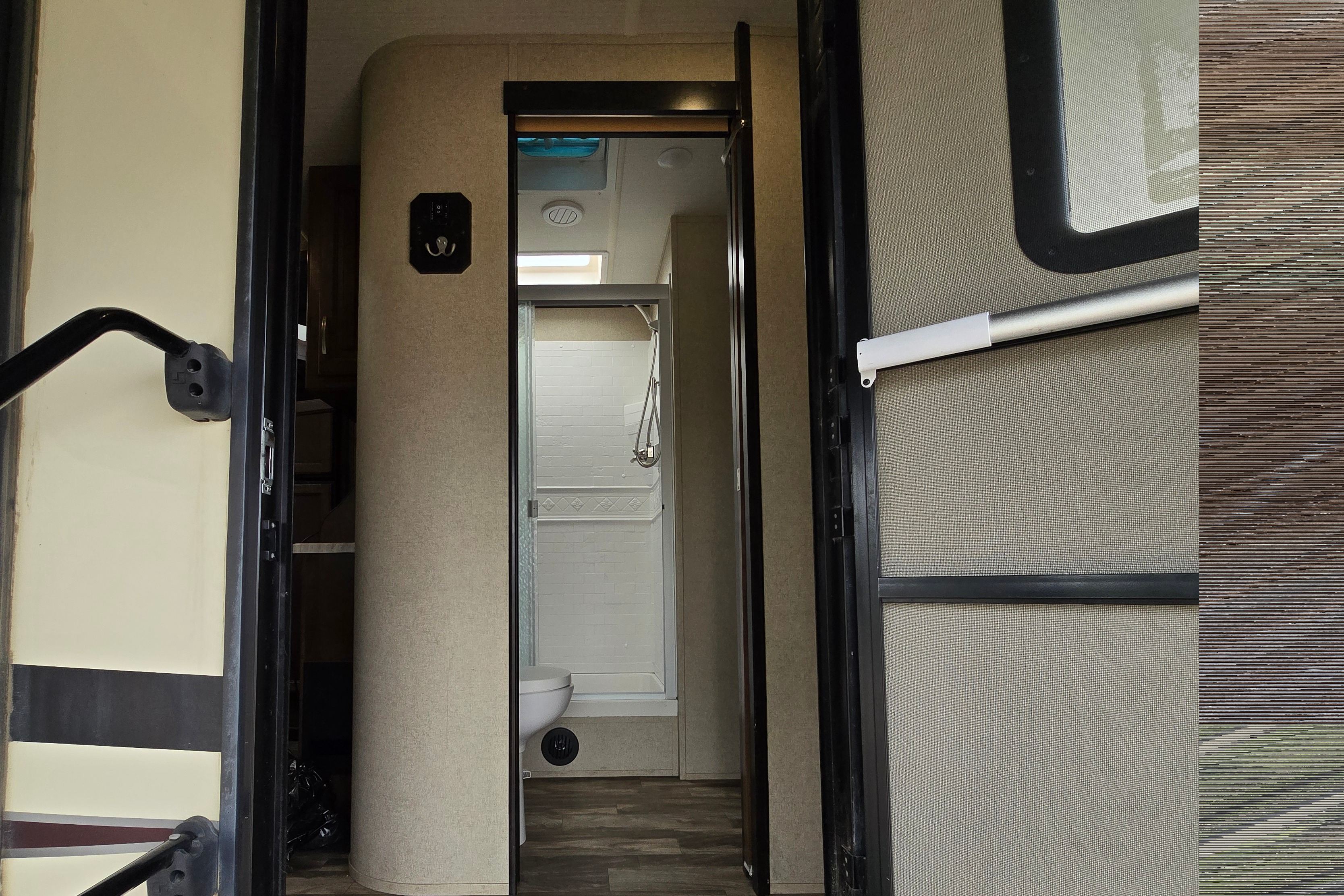 DOW RV ON 7-SIXTY