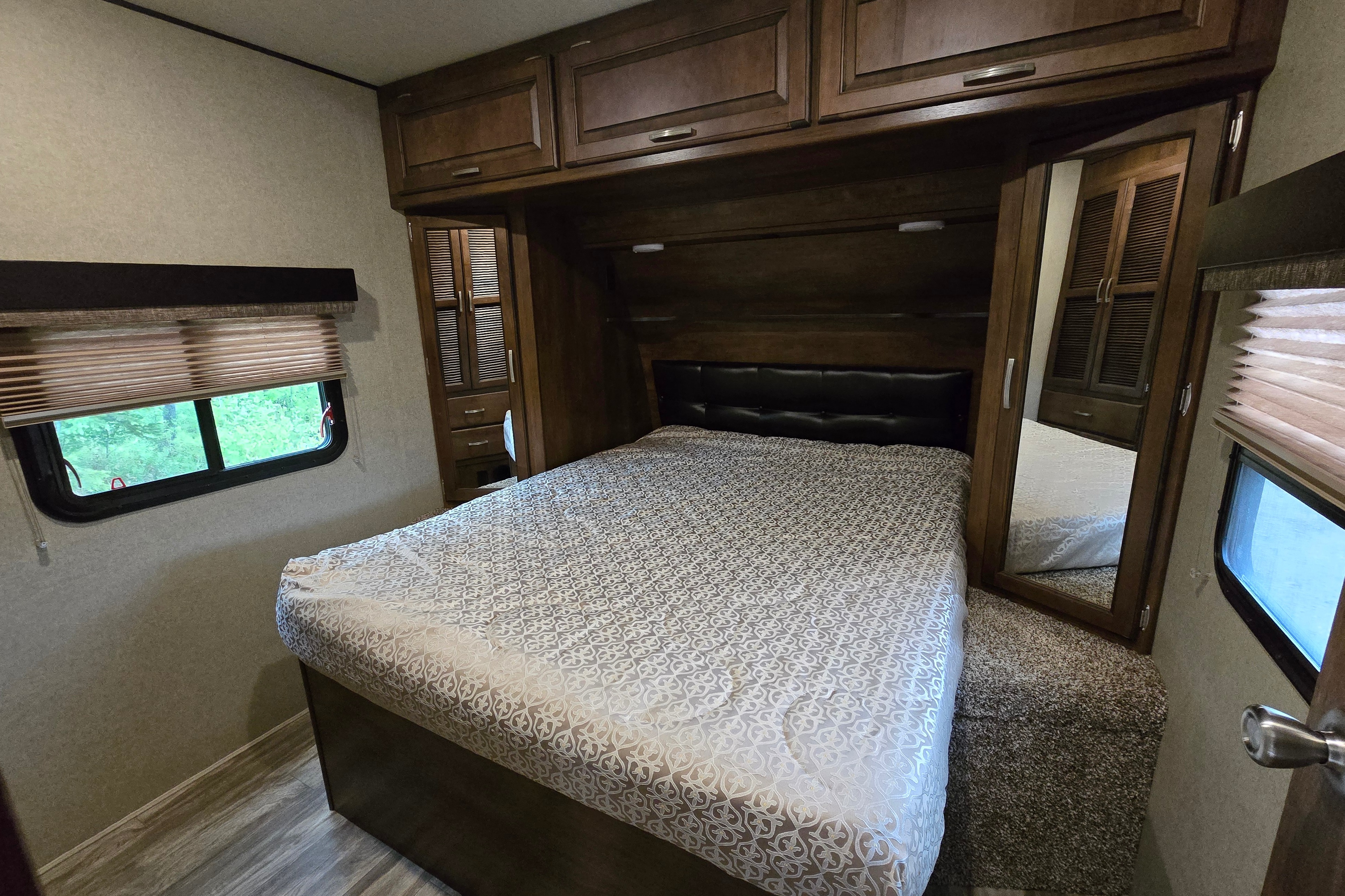 DOW RV ON 7-SIXTY
