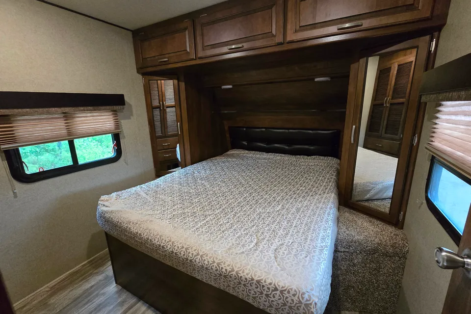 DOW RV ON 7-SIXTY