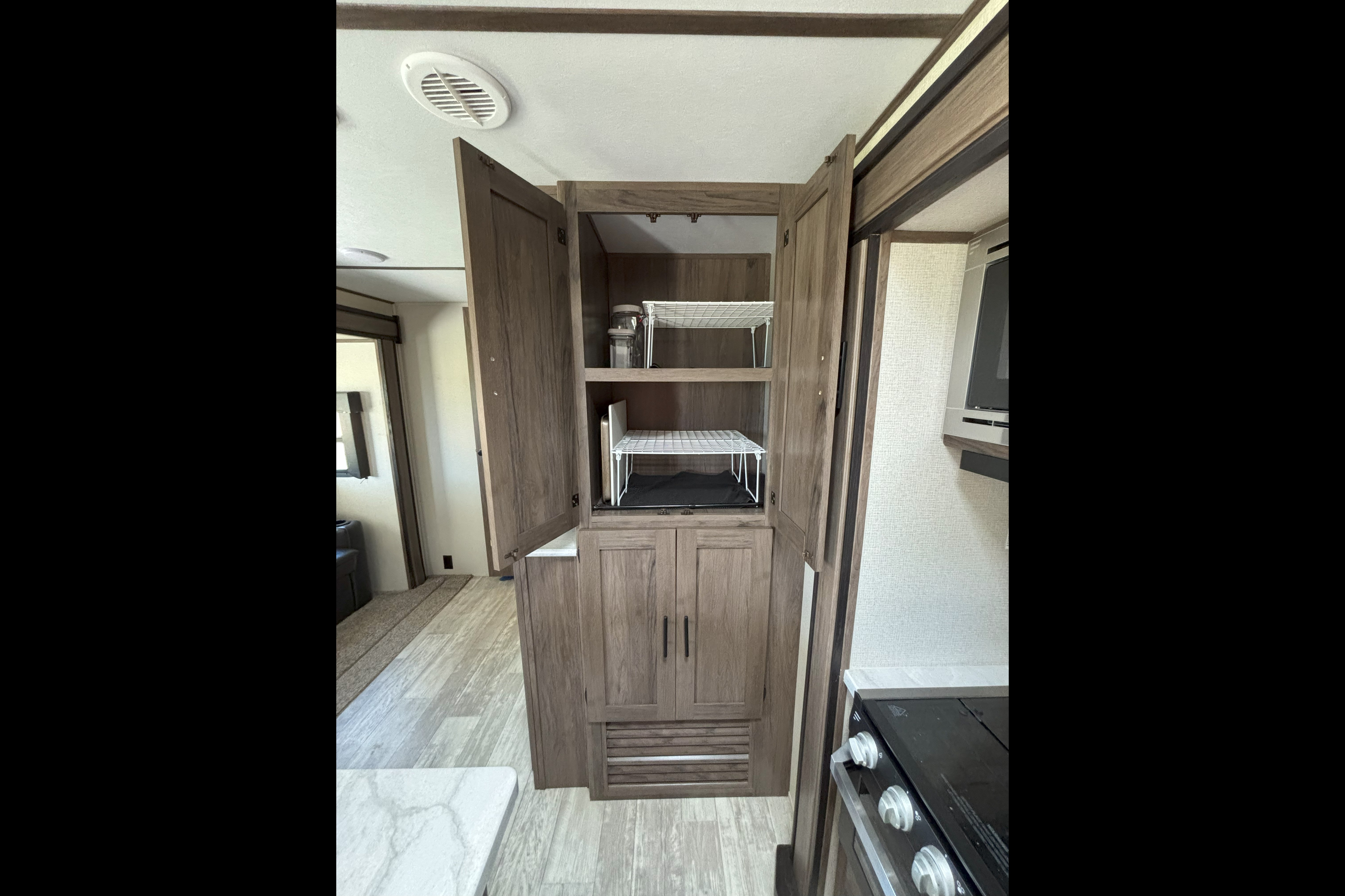 Matt's Prime Time Avenger 32QBI Travel Trailer