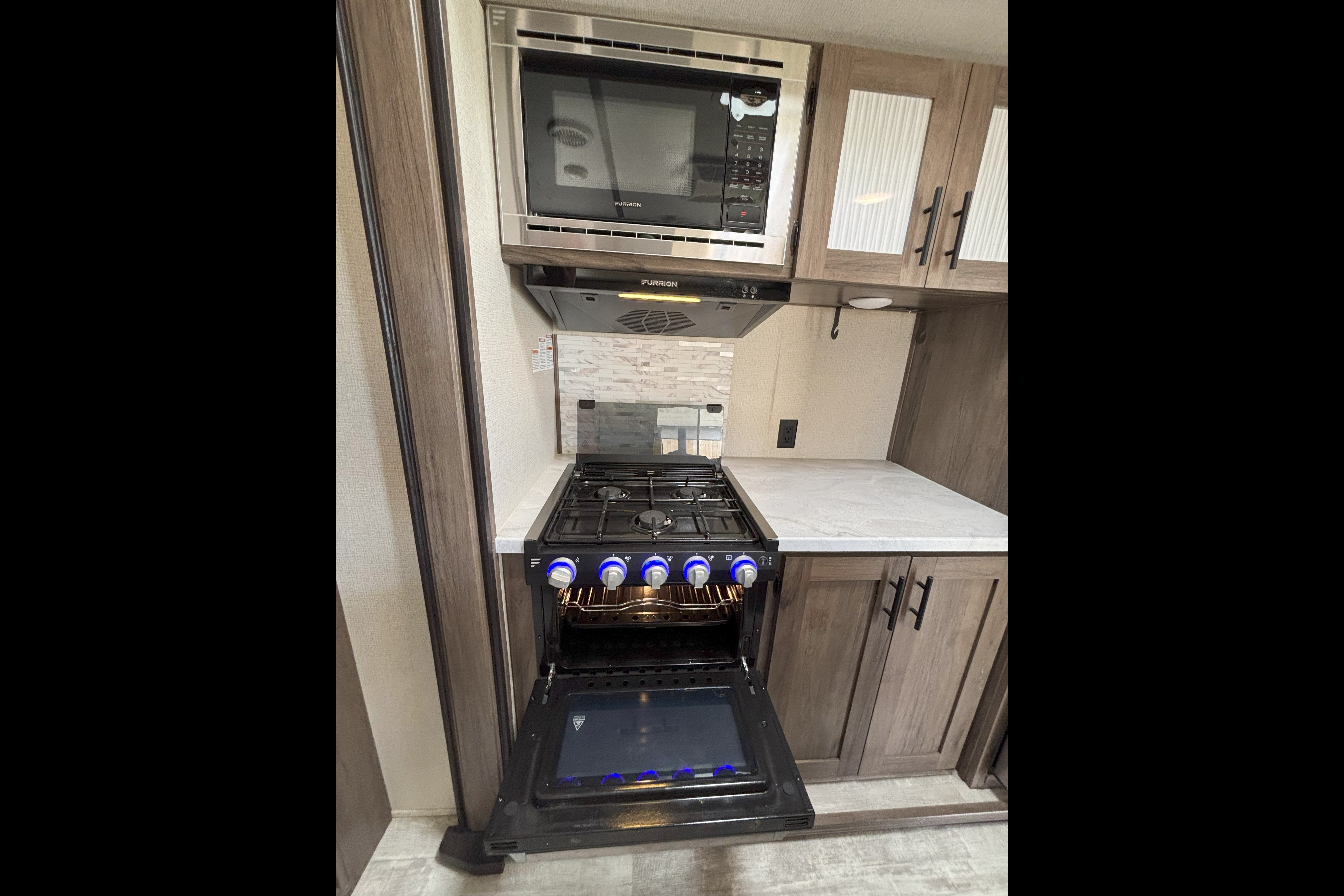 Matt's Prime Time Avenger 32QBI Travel Trailer