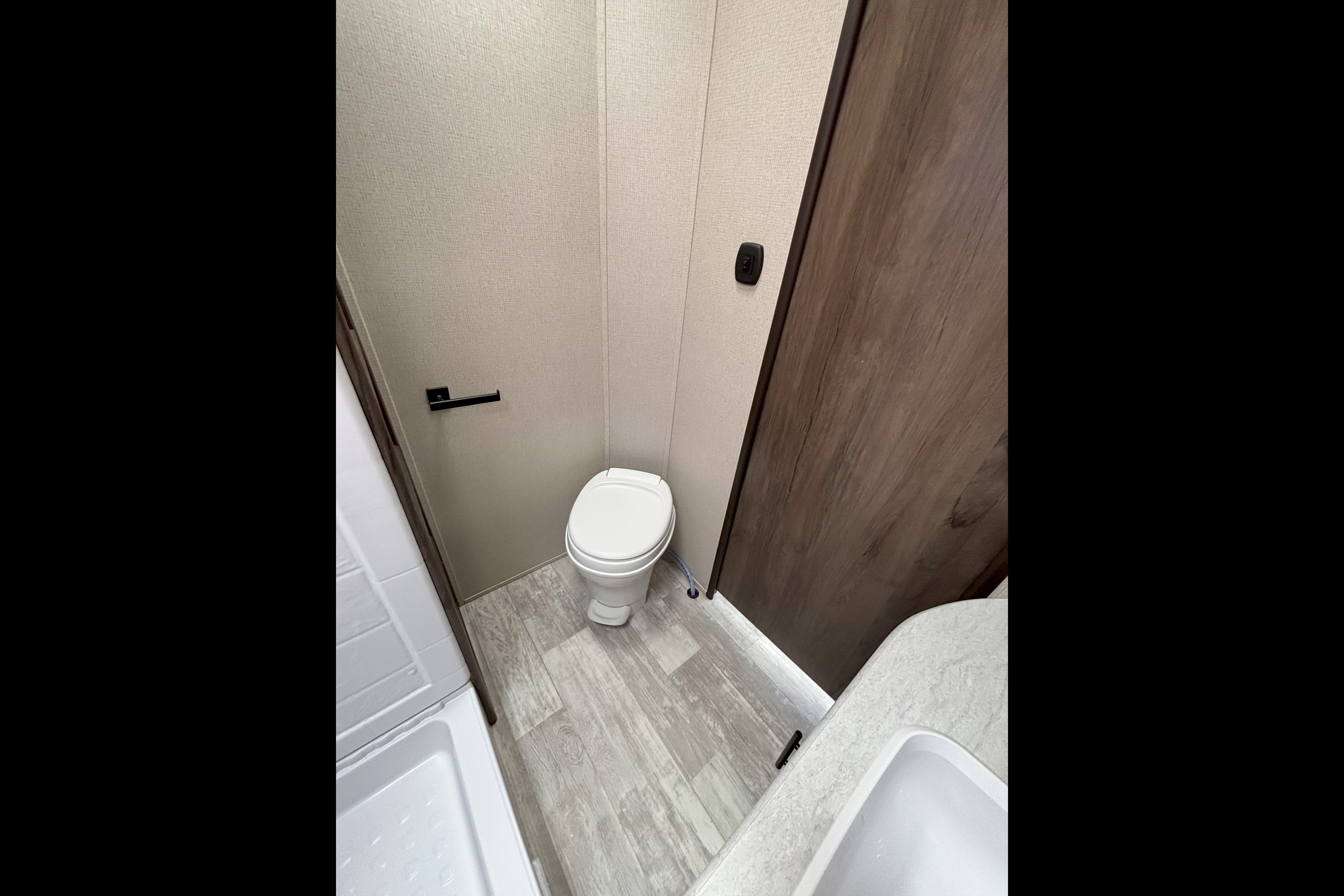 Matt's Prime Time Avenger 32QBI Travel Trailer