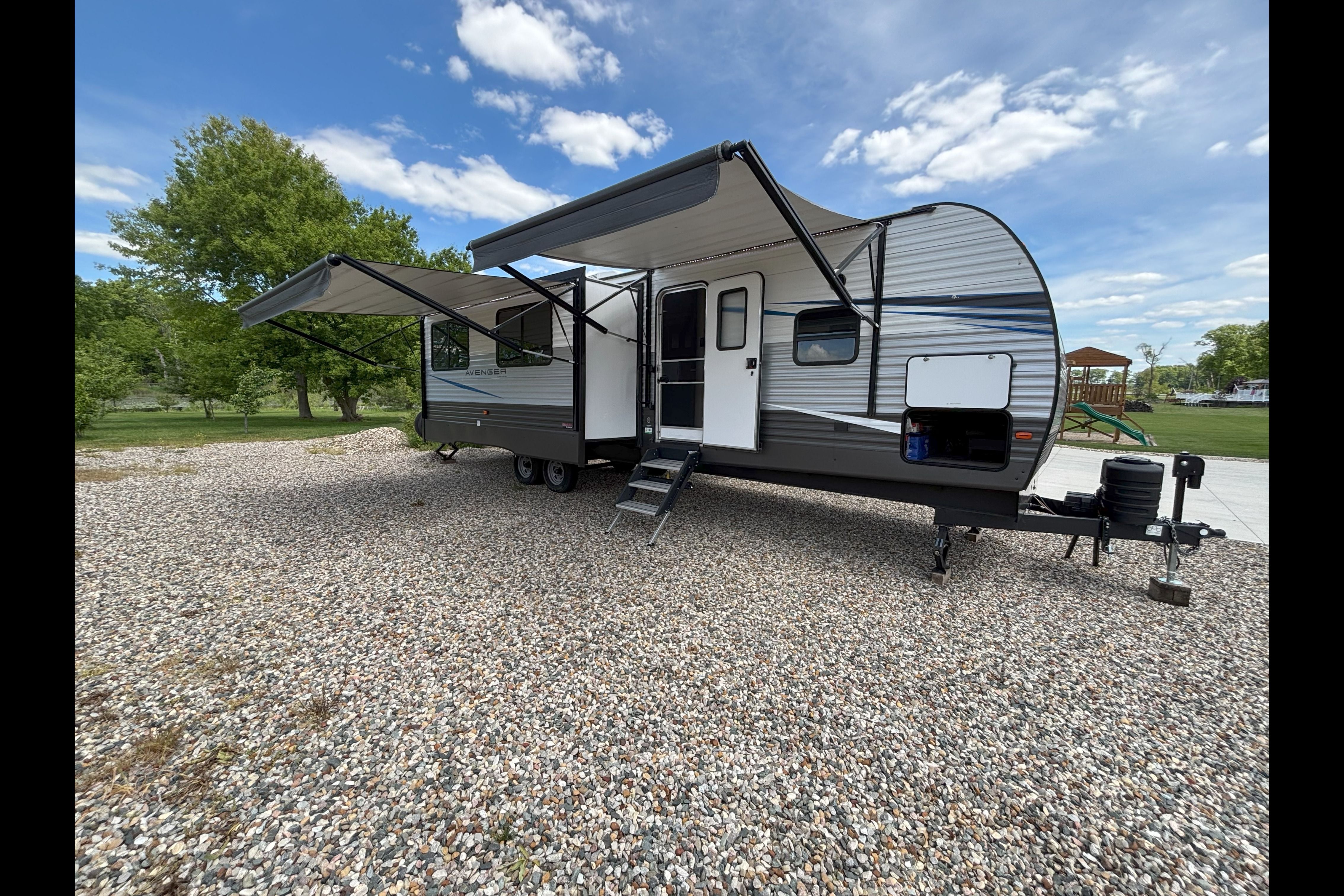 Matt's Prime Time Avenger 32QBI Travel Trailer