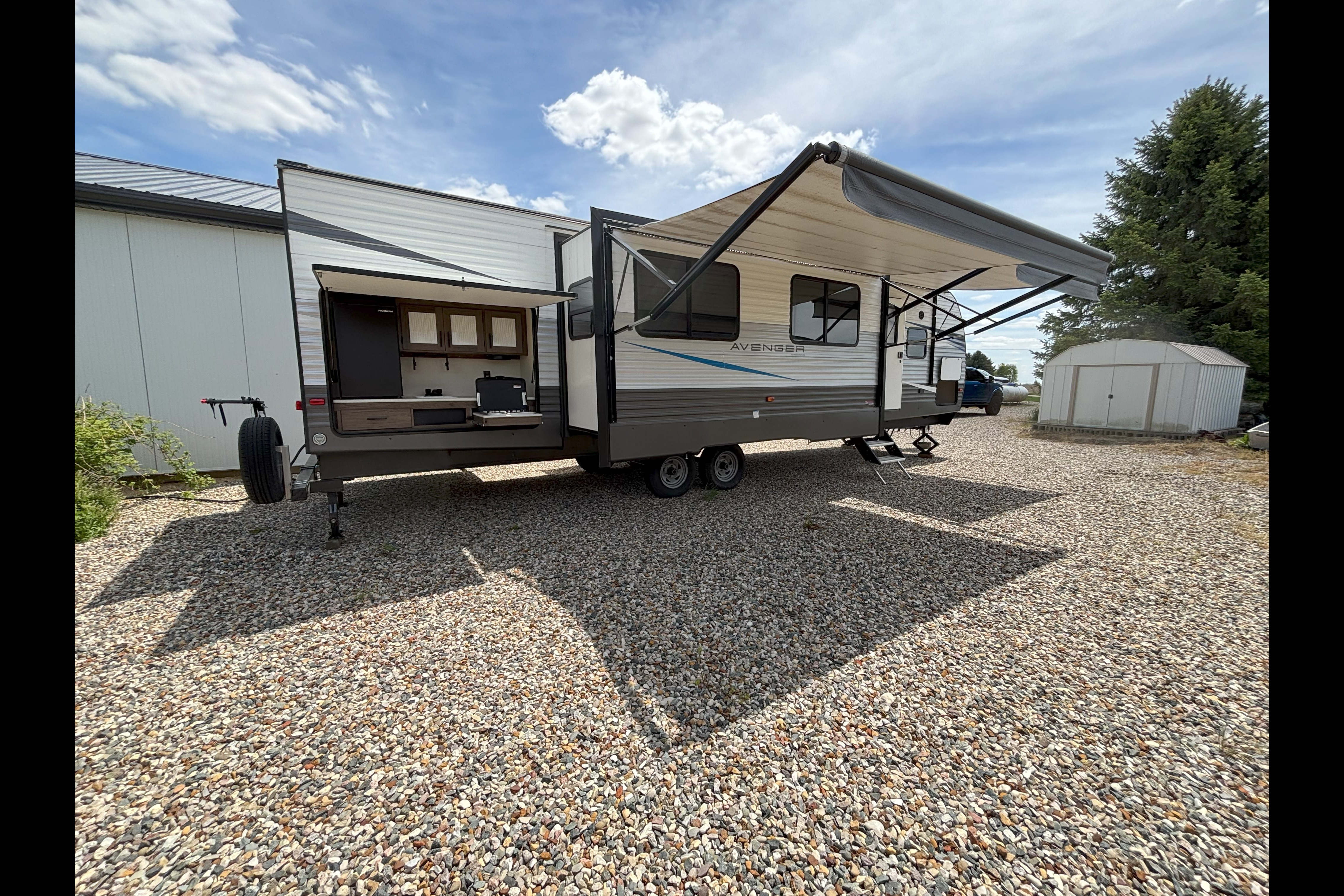 Matt's Prime Time Avenger 32QBI Travel Trailer