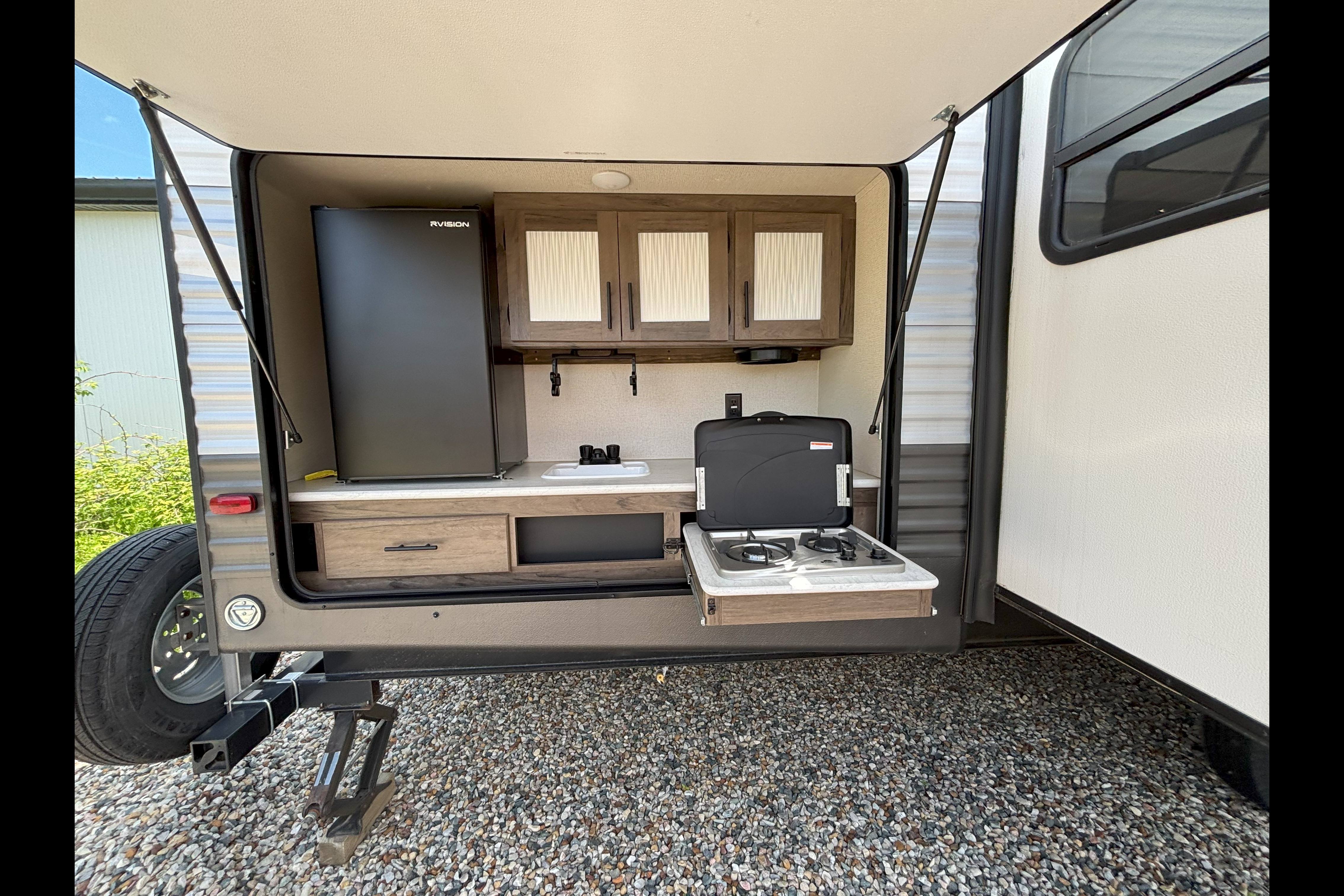 Matt's Prime Time Avenger 32QBI Travel Trailer