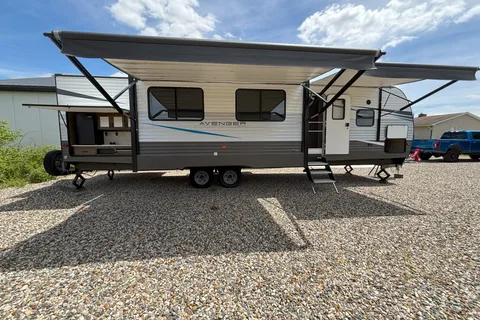 Matt's Prime Time Avenger 32QBI Travel Trailer