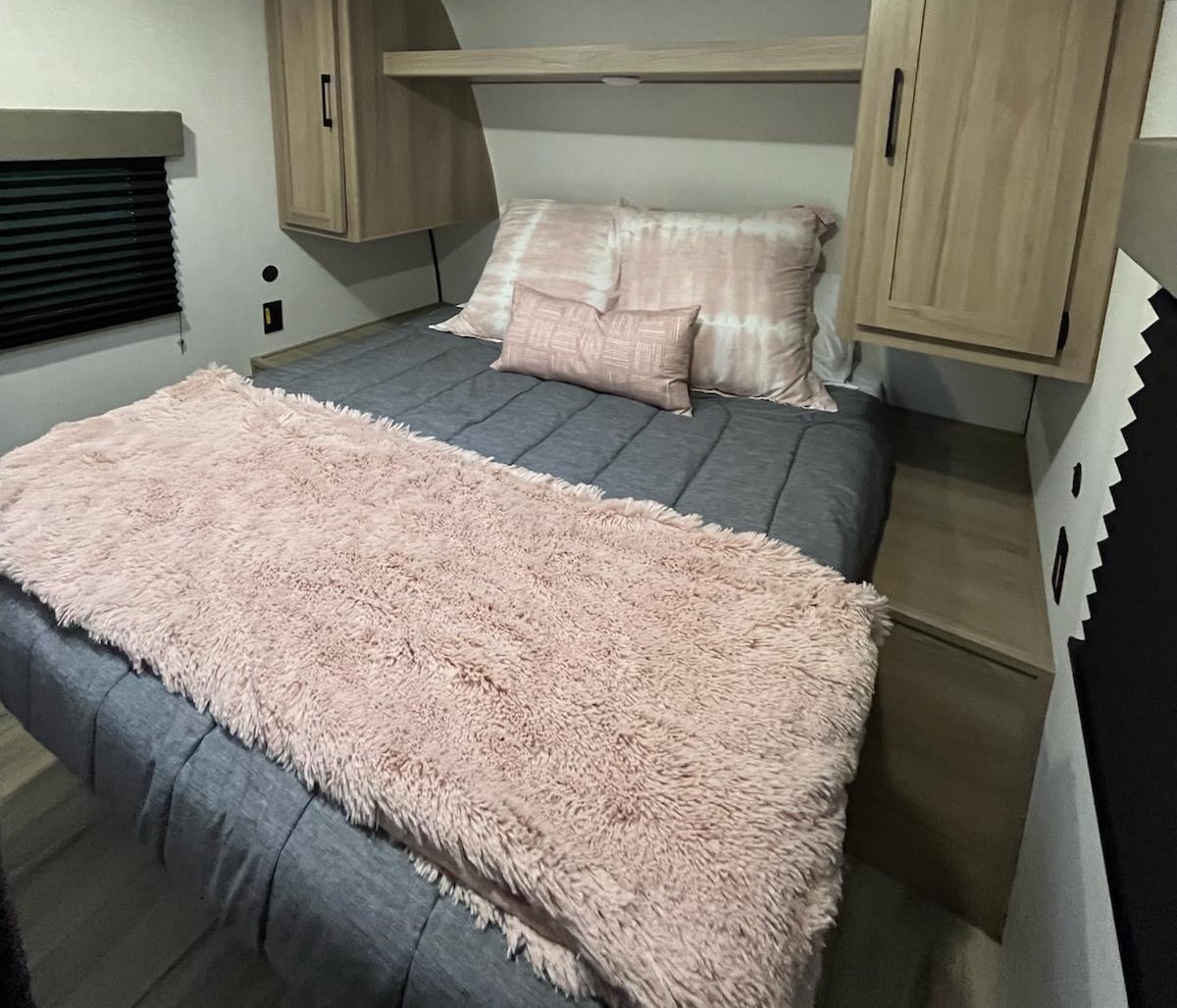 Jenny's 2025 Coachmen 17B Travel Trailer CL34