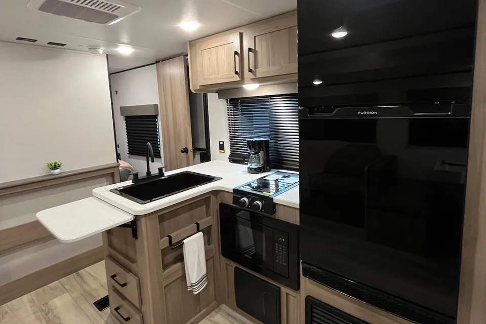 Jenny's 2025 Coachmen 27B Travel Trailer CL34