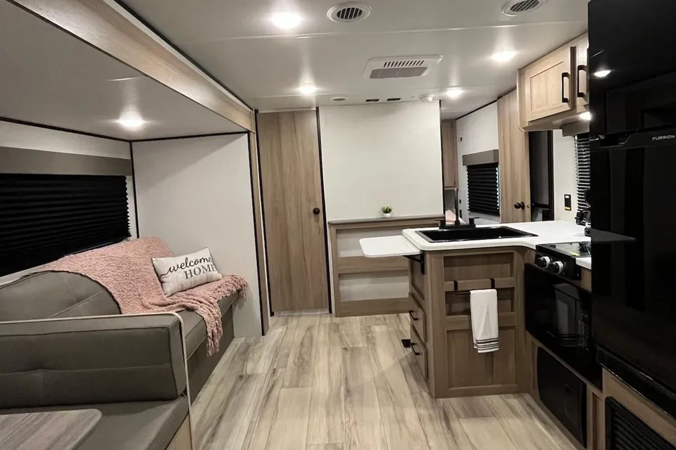 Jenny's 2025 Coachmen 27B Travel Trailer CL34