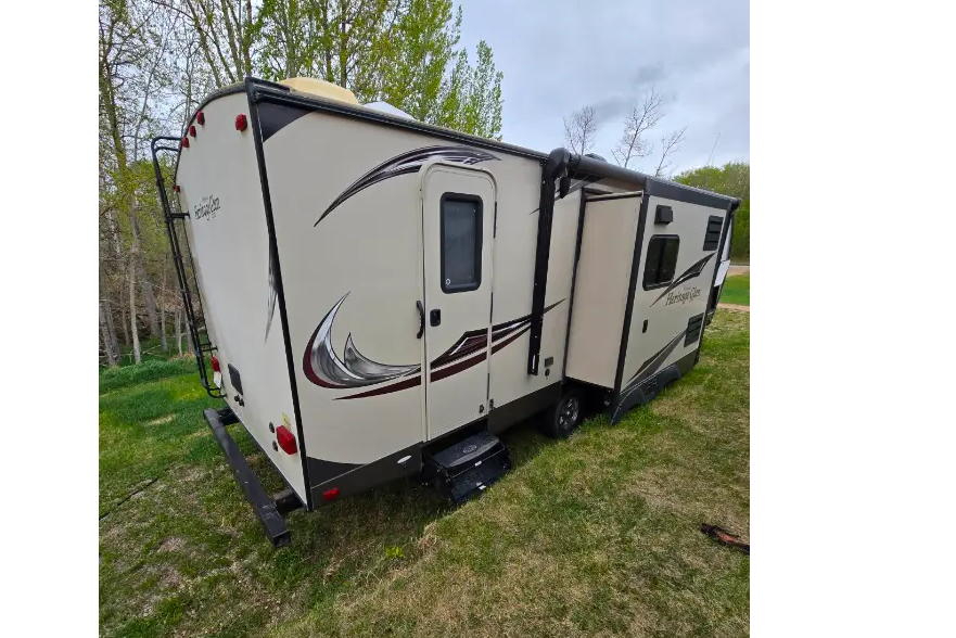 33ft Heritage Glen Holiday Trailer
